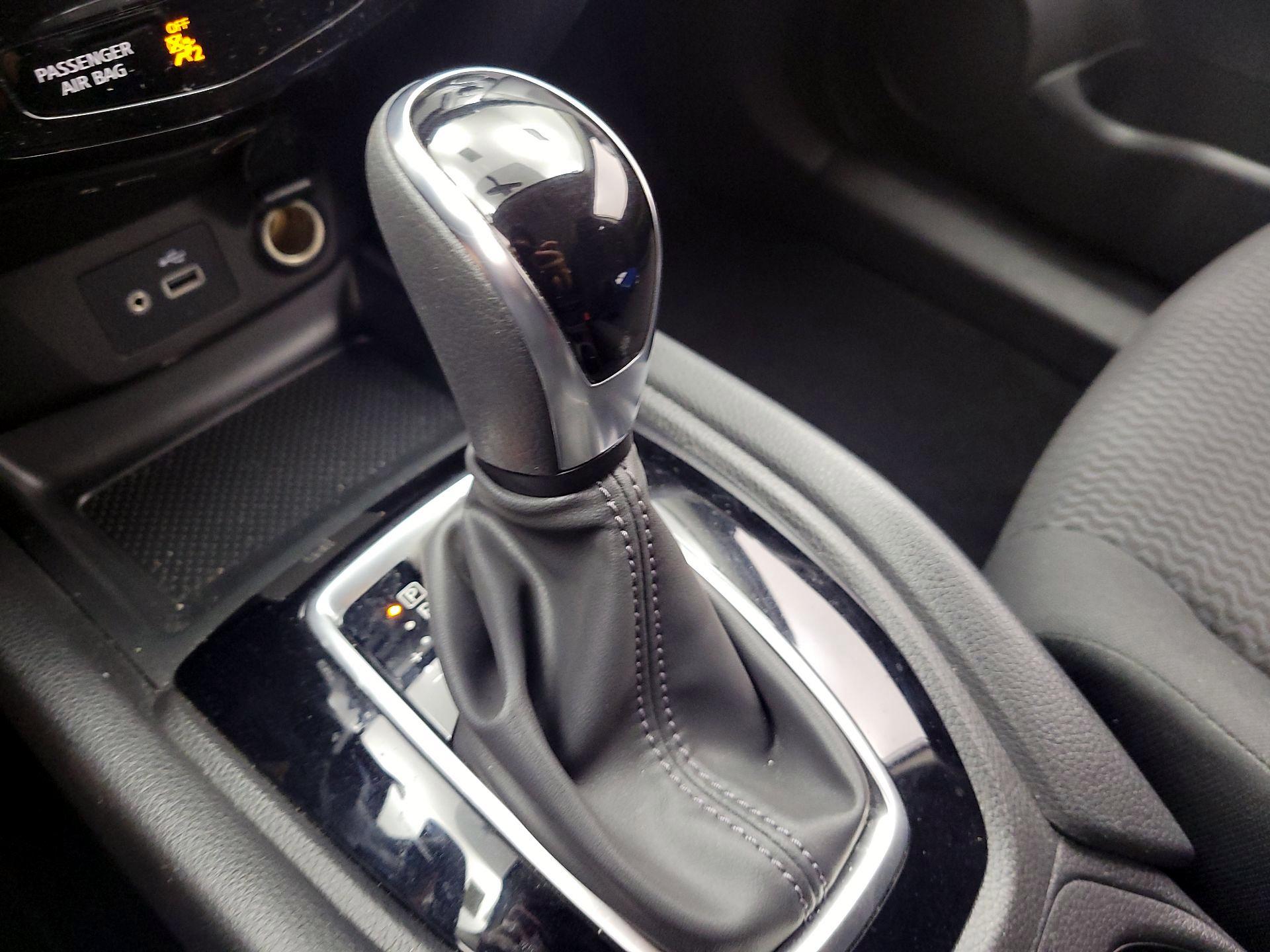 Thumbnail: 2019 Nissan Rogue Sport - 16