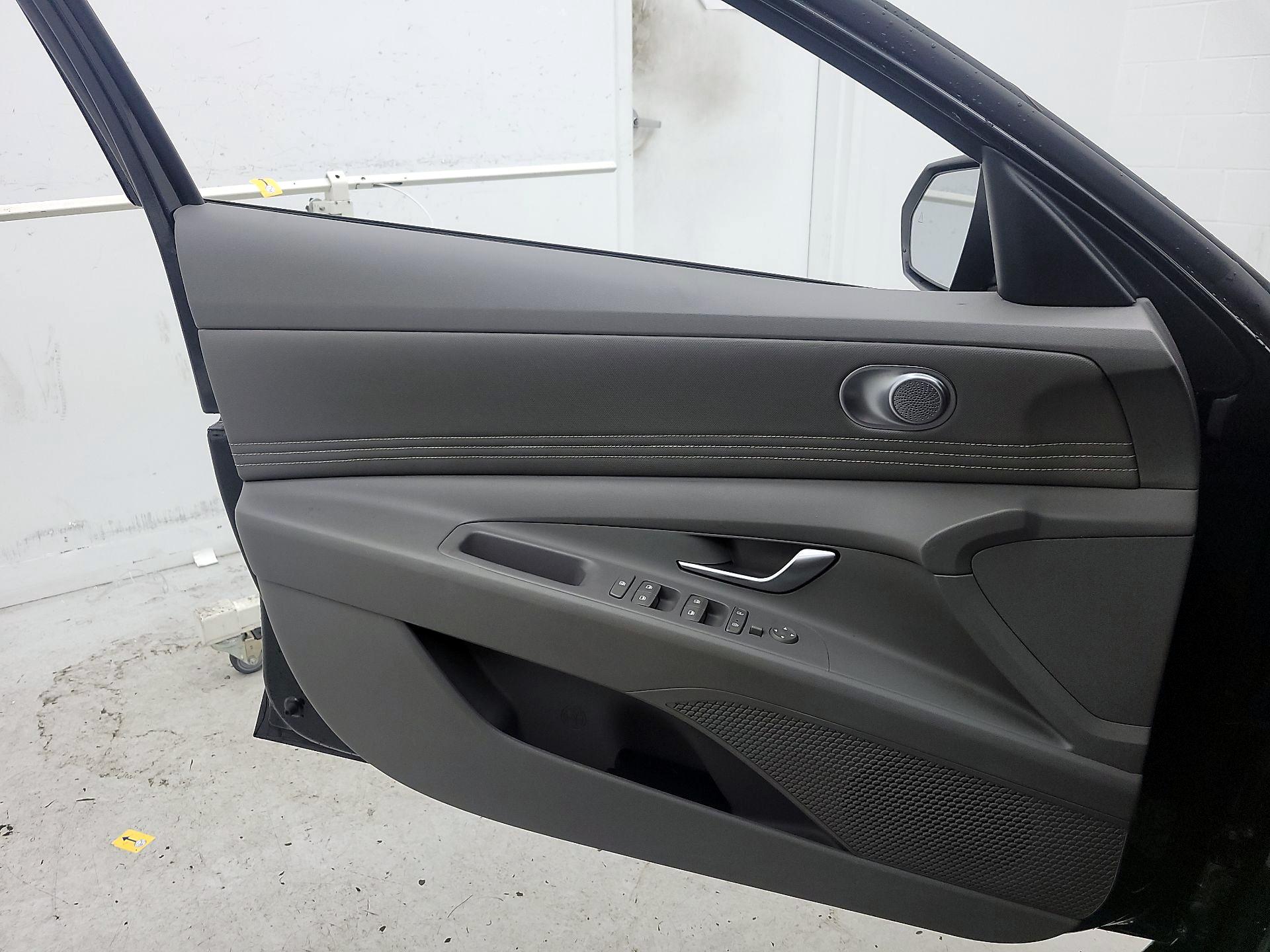 Thumbnail: 2021 Hyundai Elantra - 12