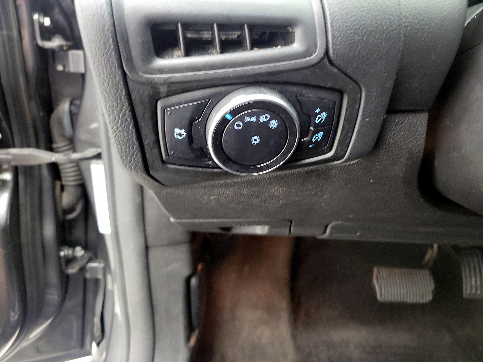 Thumbnail: 2016 Ford Focus - 13