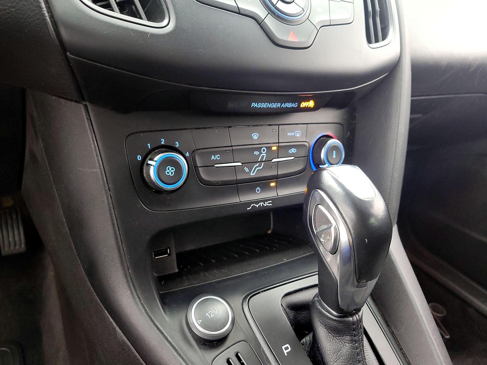 Thumbnail: 2016 Ford Focus - 16