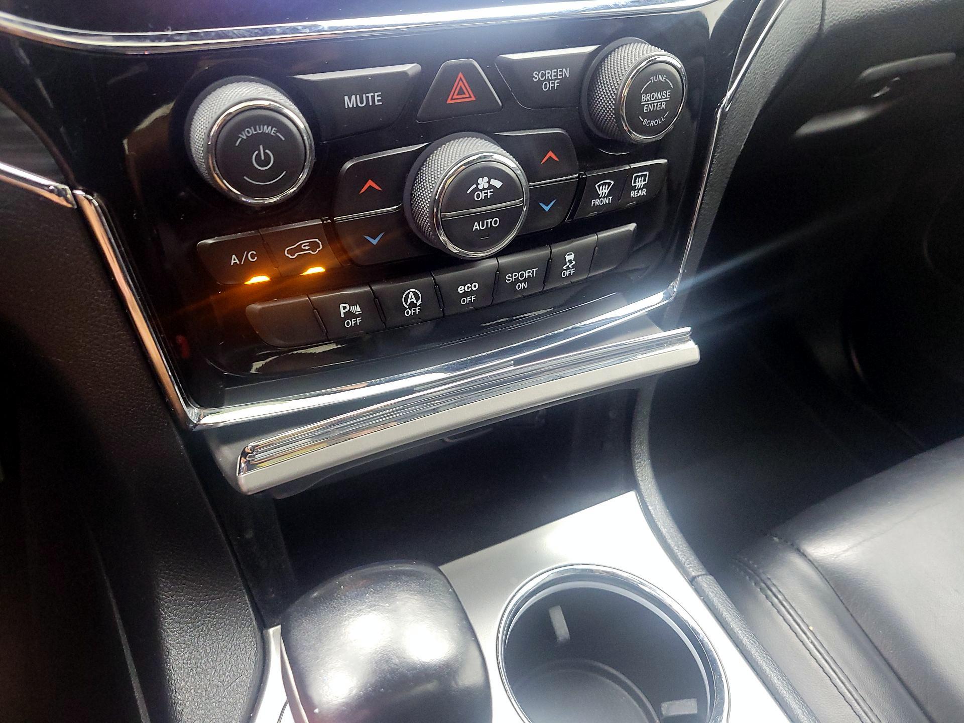 Thumbnail: 2020 Jeep Grand Cherokee - 16