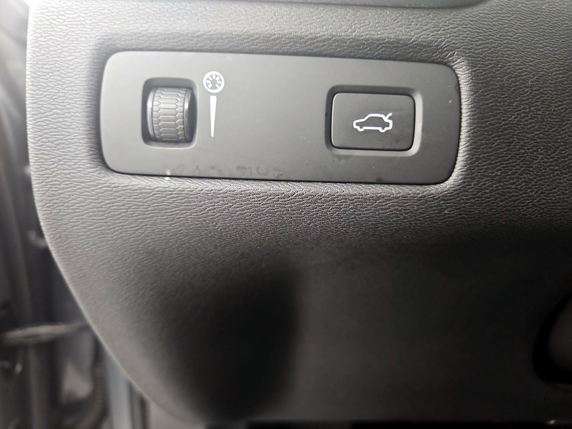 Thumbnail: 2019 Volvo XC60 - 13
