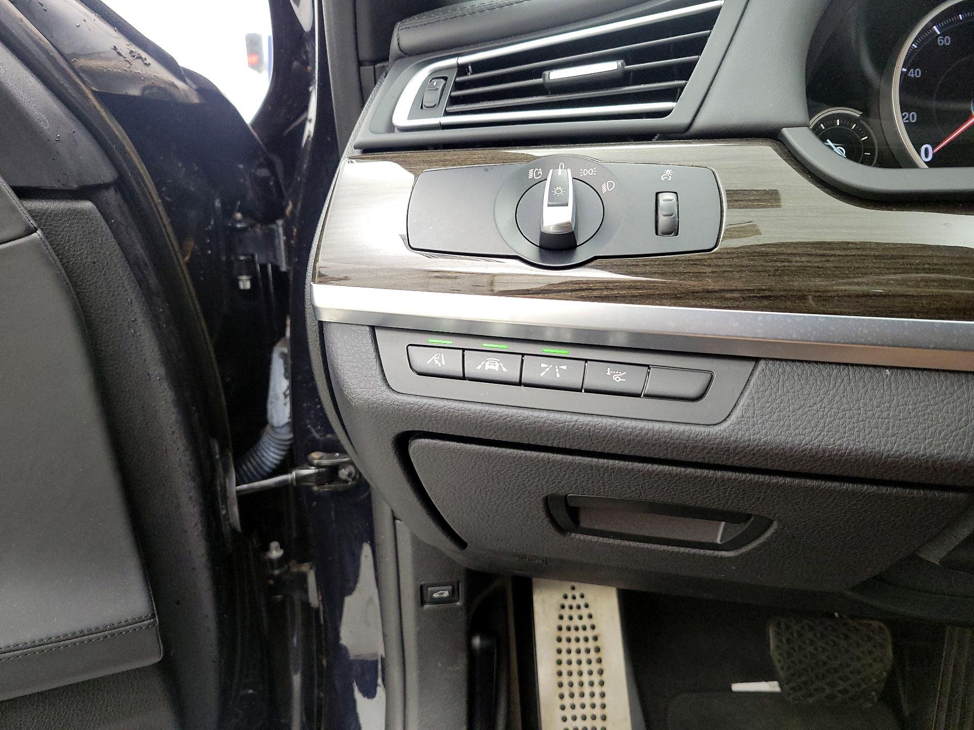 Thumbnail: 2015 BMW 7 Series - 13