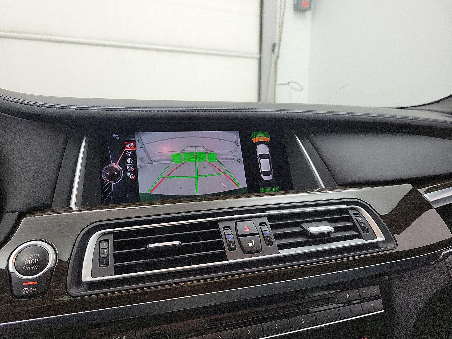 Thumbnail: 2015 BMW 7 Series - 14
