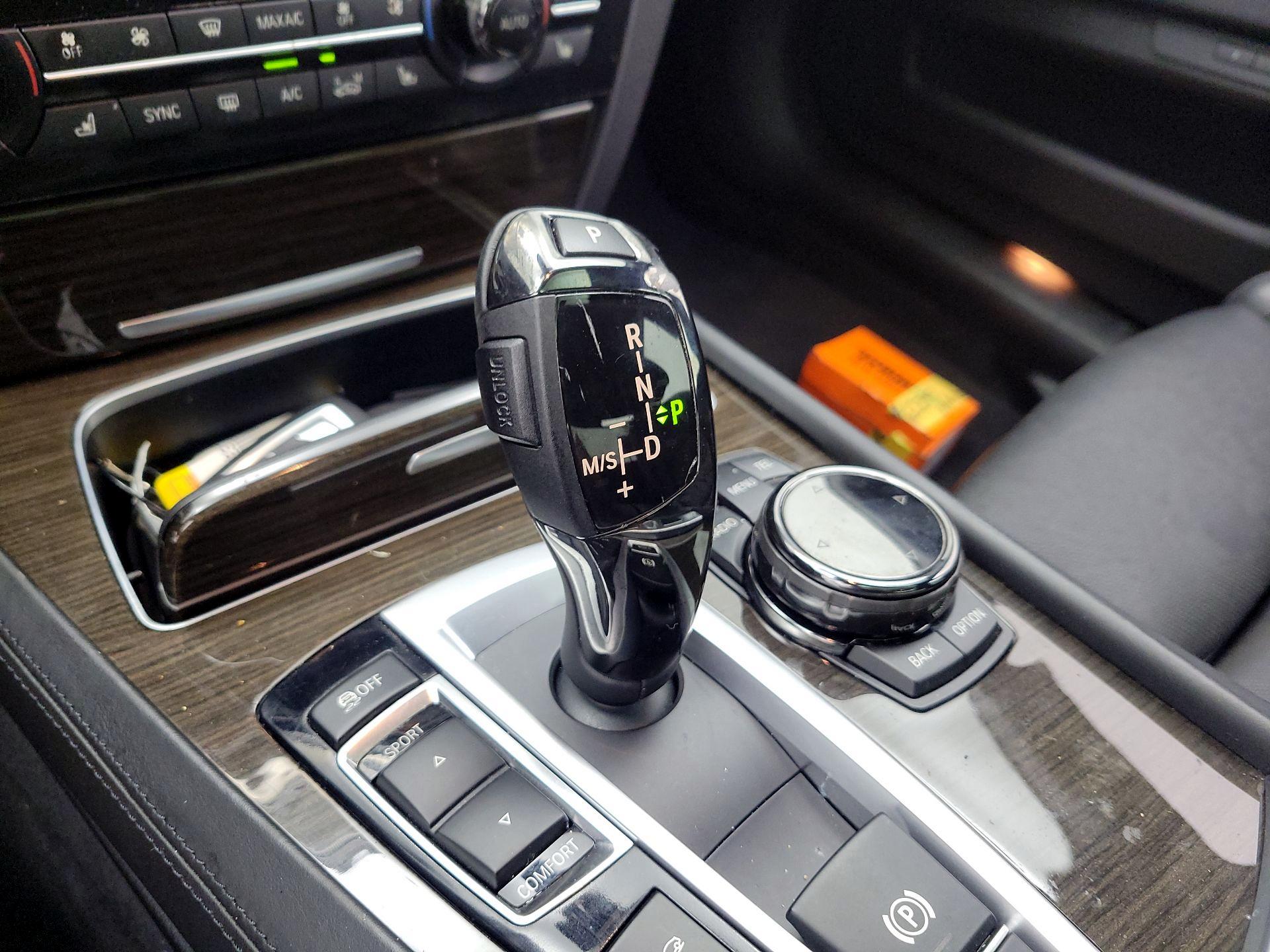 Thumbnail: 2015 BMW 7 Series - 17