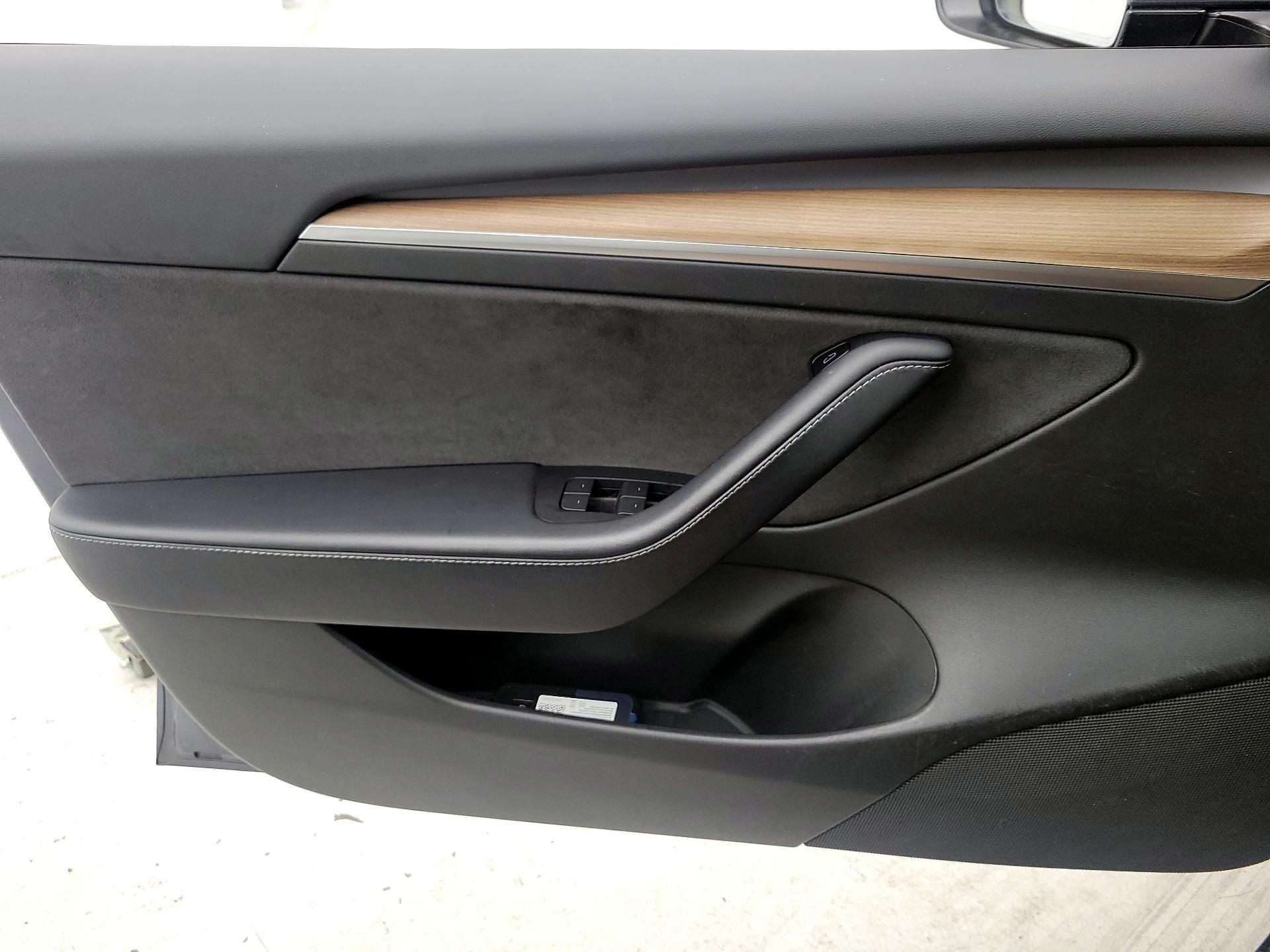 Thumbnail: 2022 Tesla Model 3 - 12