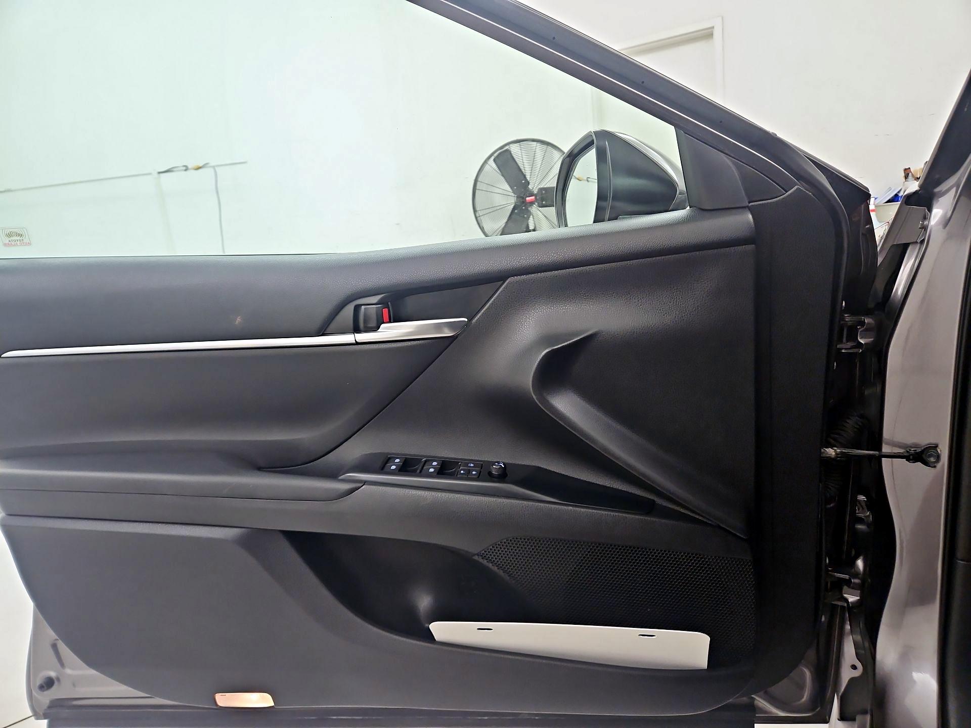 Thumbnail: 2018 Toyota Camry - 12