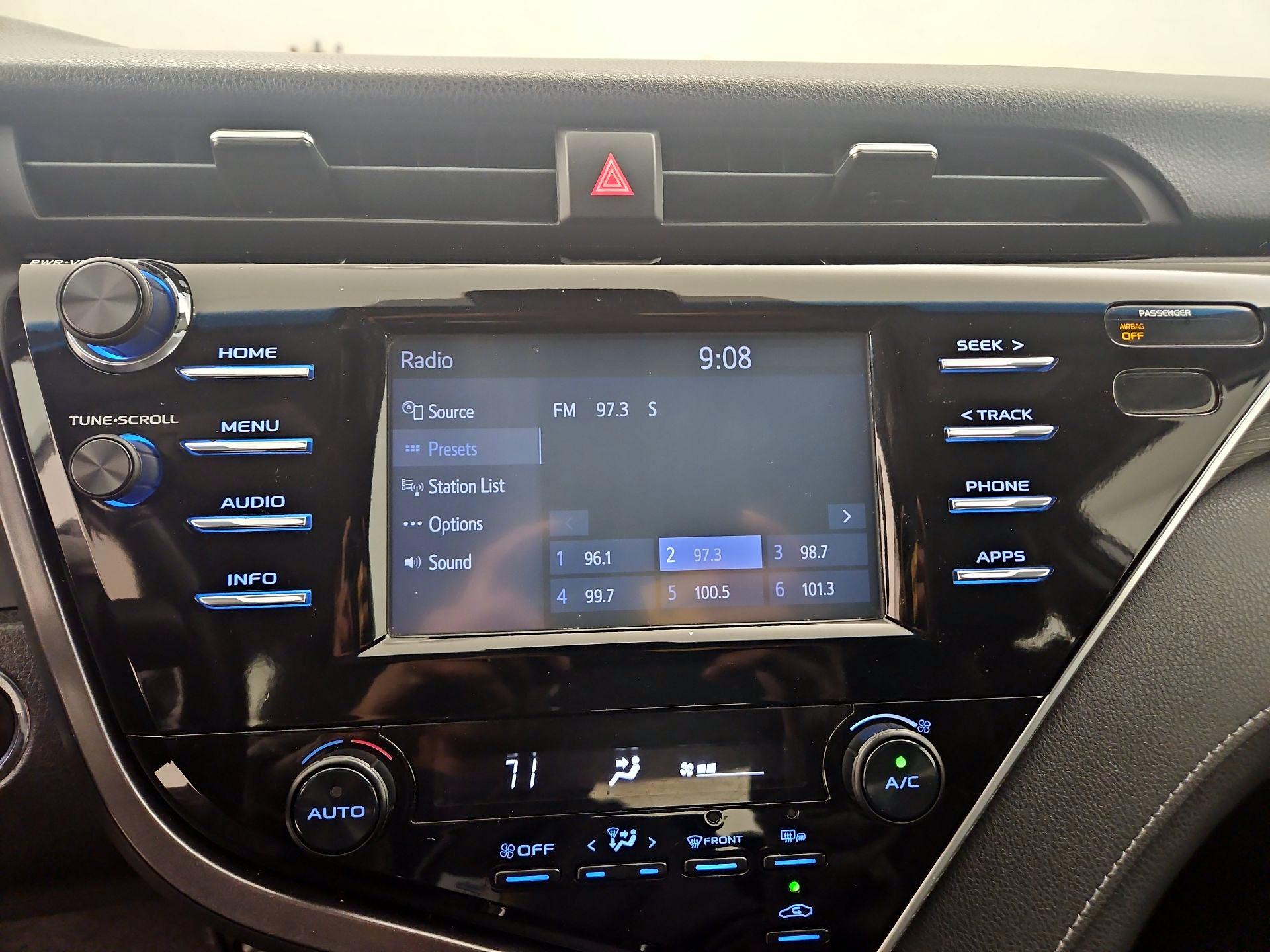 Thumbnail: 2018 Toyota Camry - 15