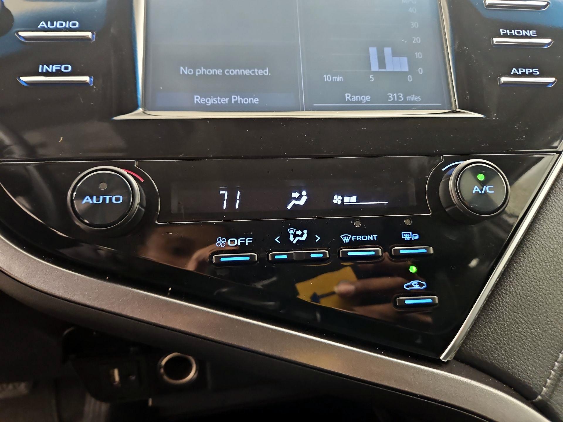 Thumbnail: 2018 Toyota Camry - 16
