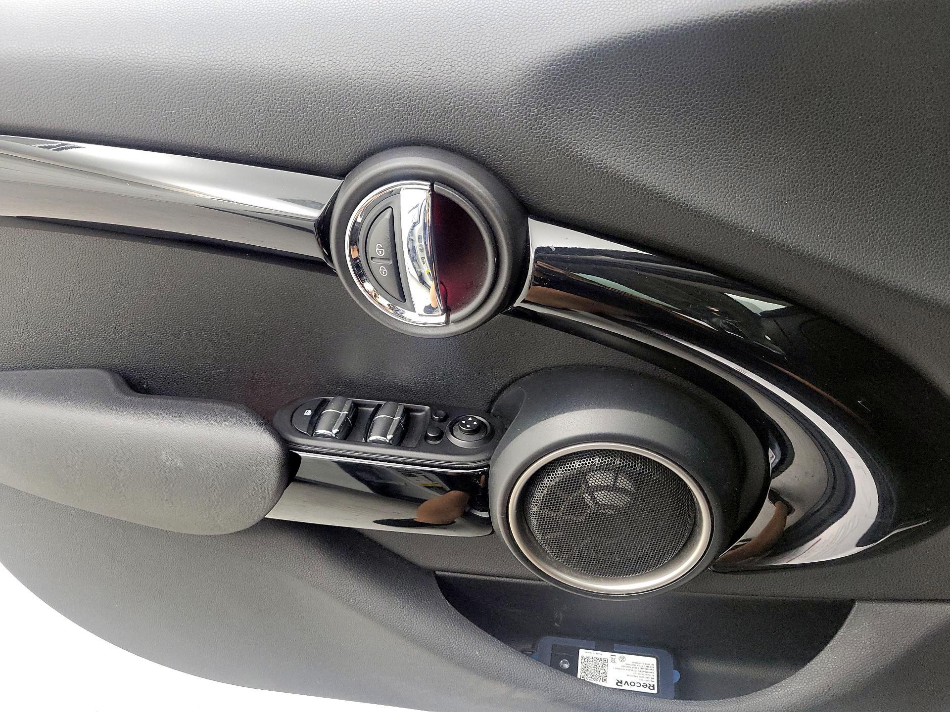 Thumbnail: 2015 MINI Cooper Hardtop - 12