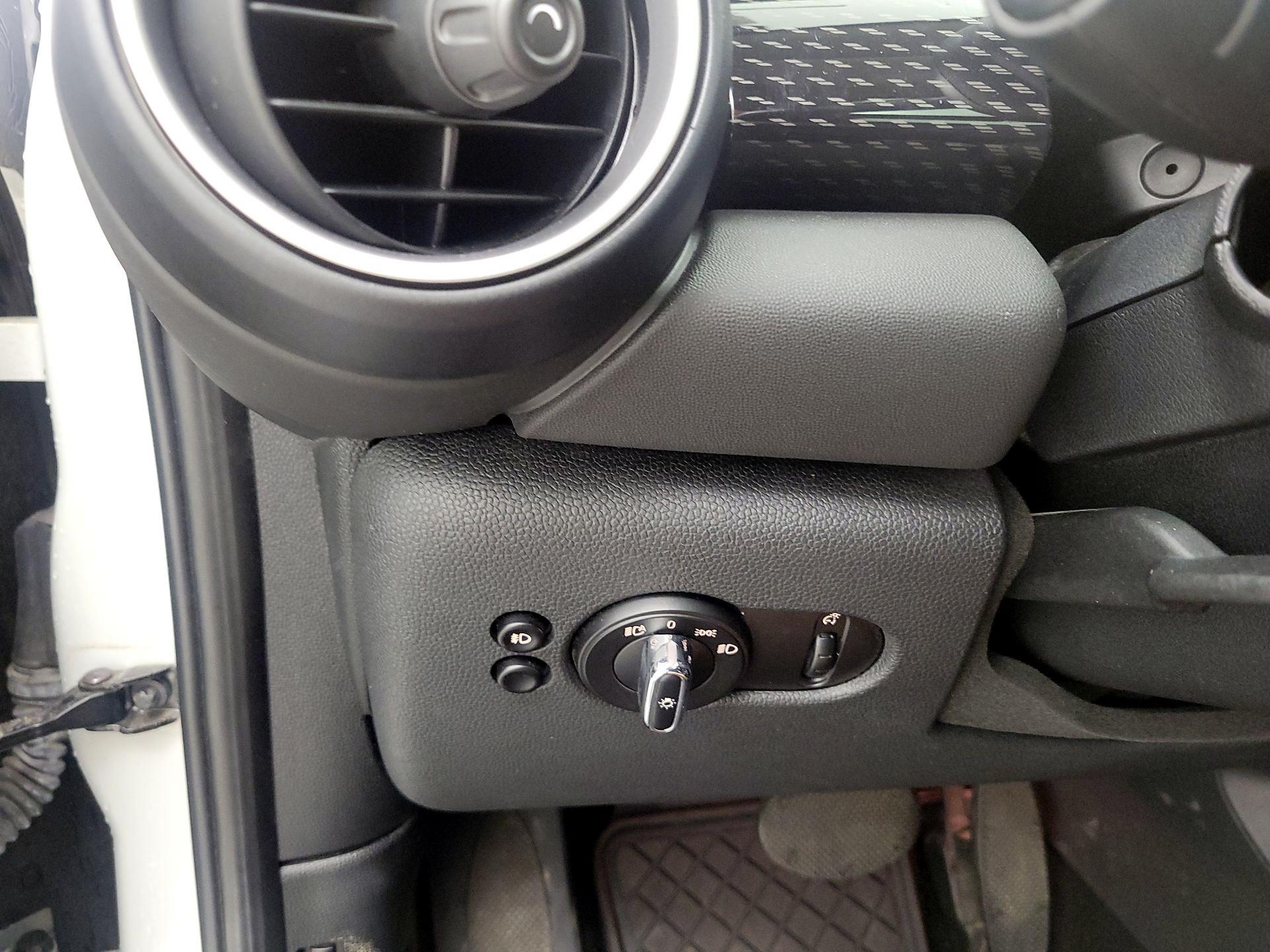 Thumbnail: 2015 MINI Cooper Hardtop - 13