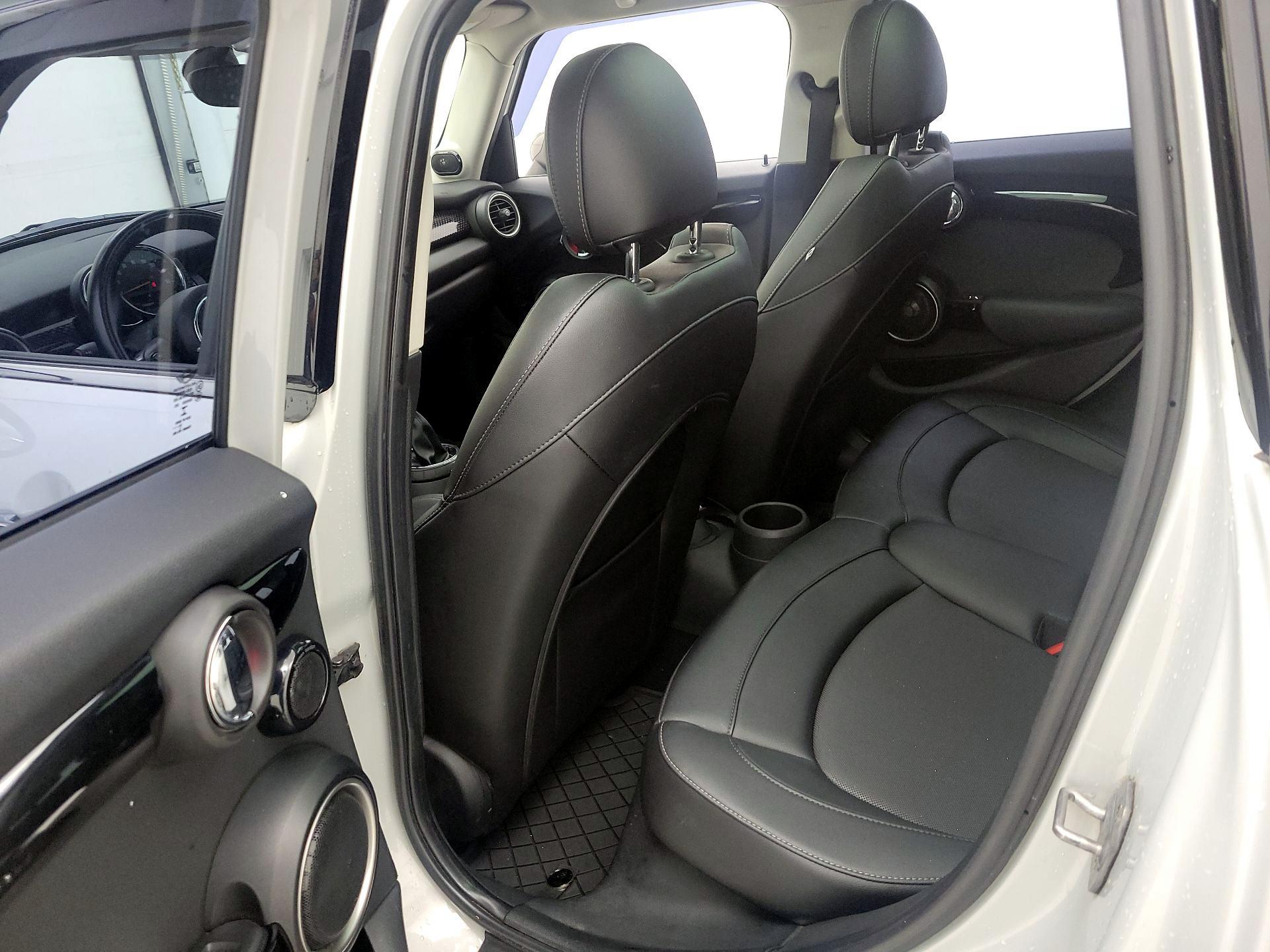 Thumbnail: 2015 MINI Cooper Hardtop - 18