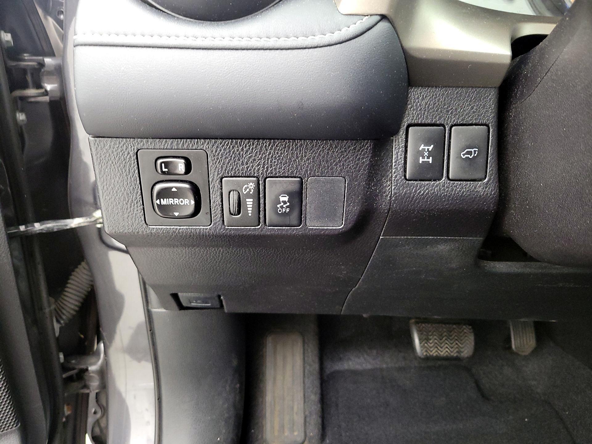 Thumbnail: 2015 Toyota RAV4 - 13