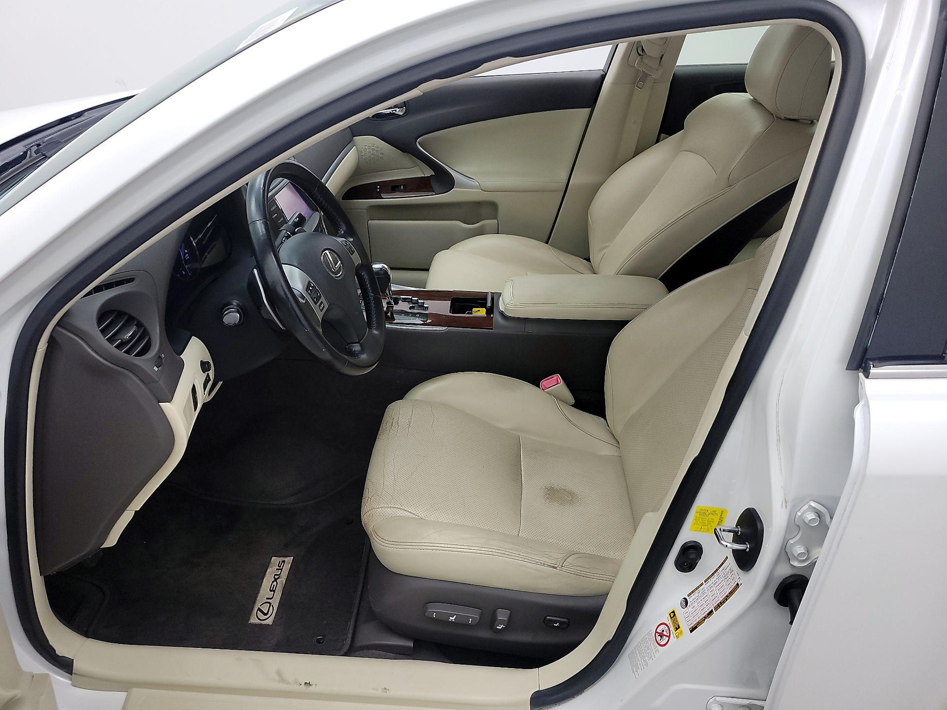 Thumbnail: 2013 Lexus IS - 11