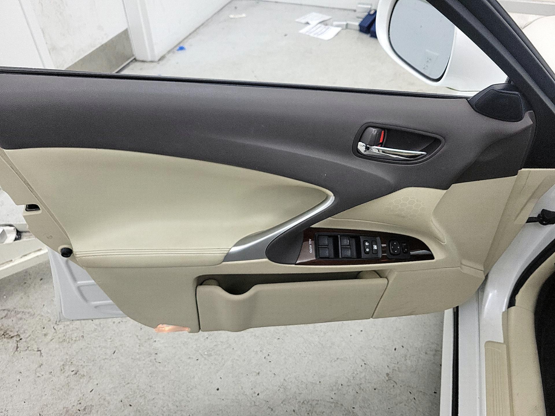 Thumbnail: 2013 Lexus IS - 12