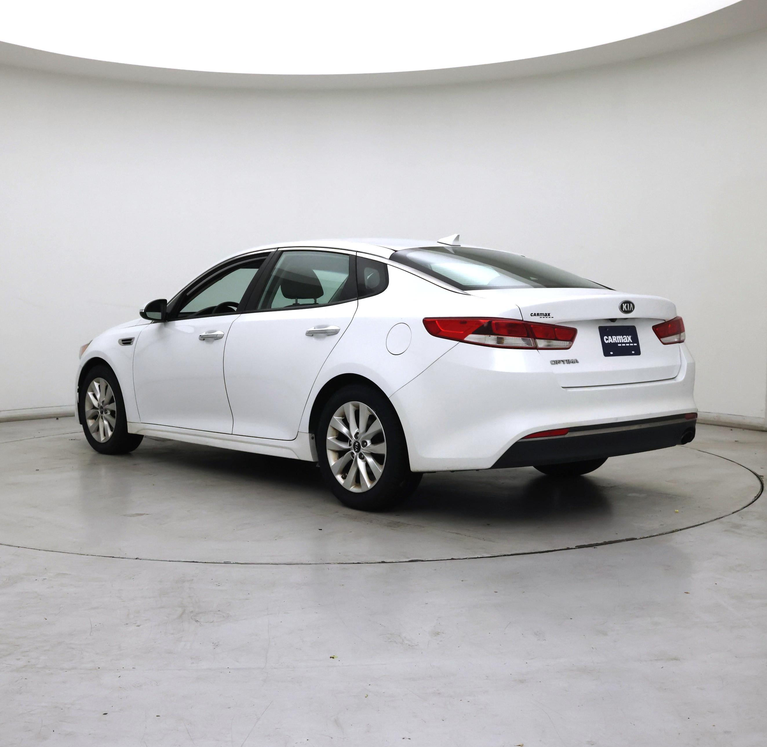 Thumbnail: 2016 Kia Optima - 2