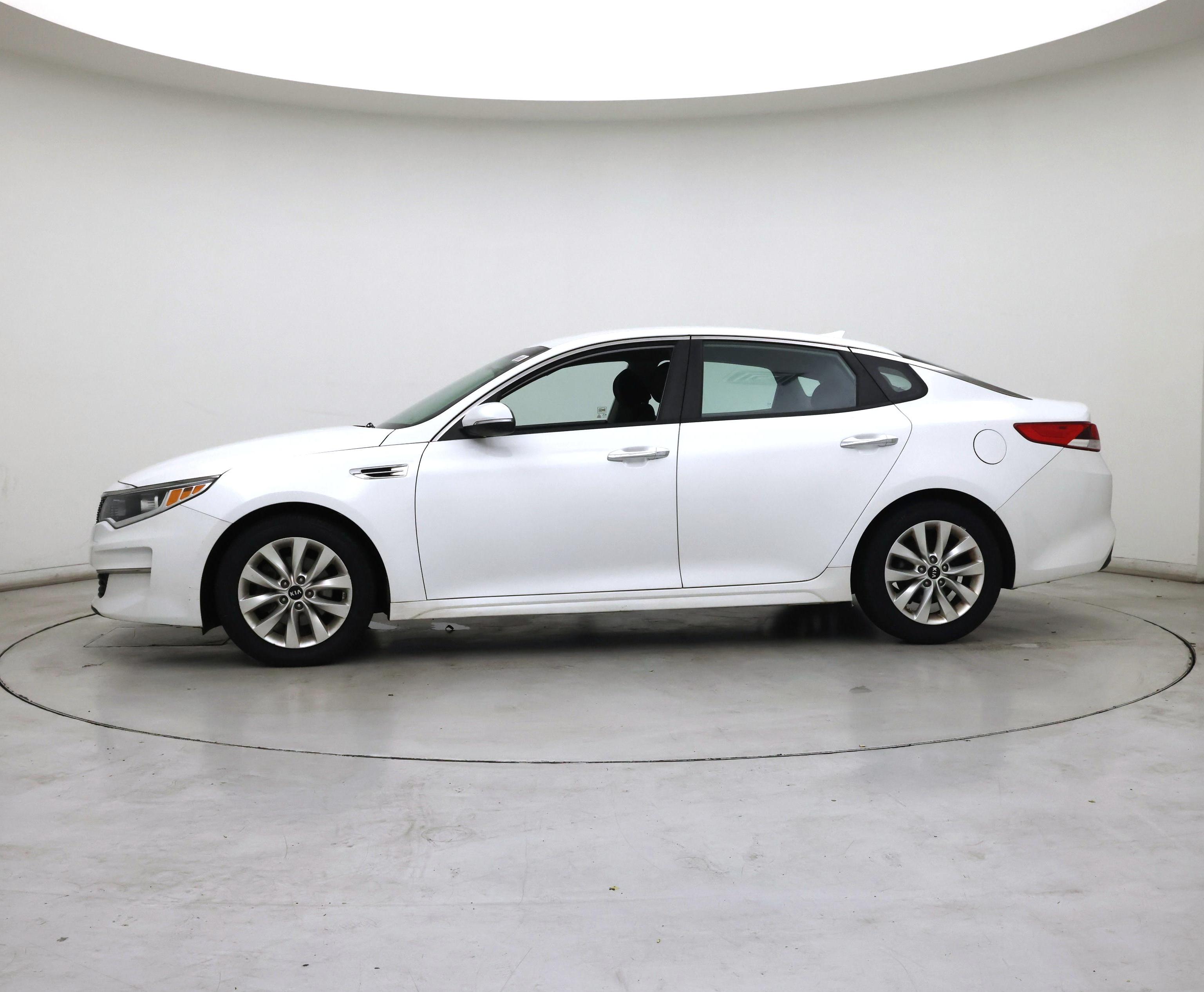 Thumbnail: 2016 Kia Optima - 3