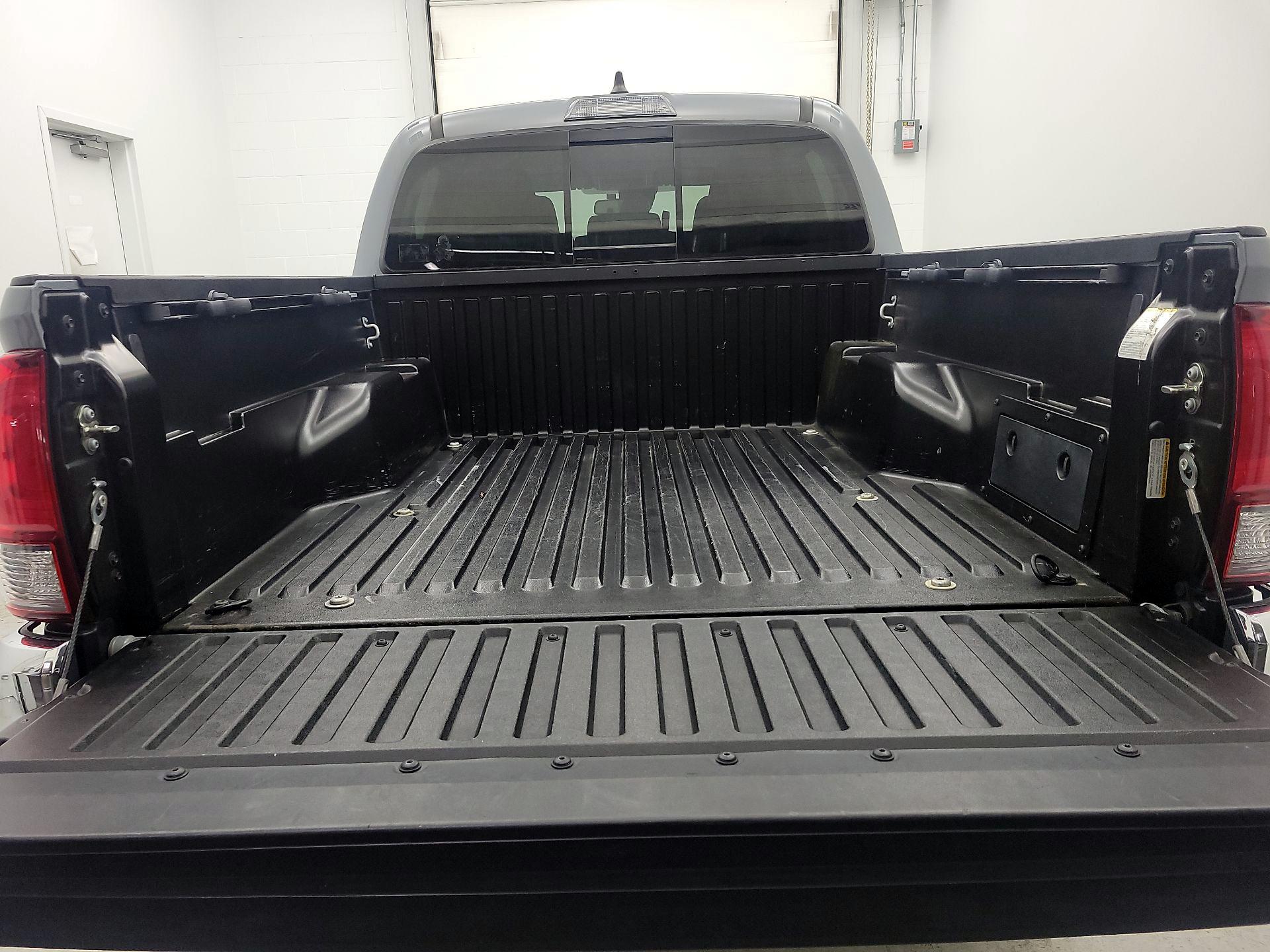 Thumbnail: 2020 Toyota Tacoma - 18