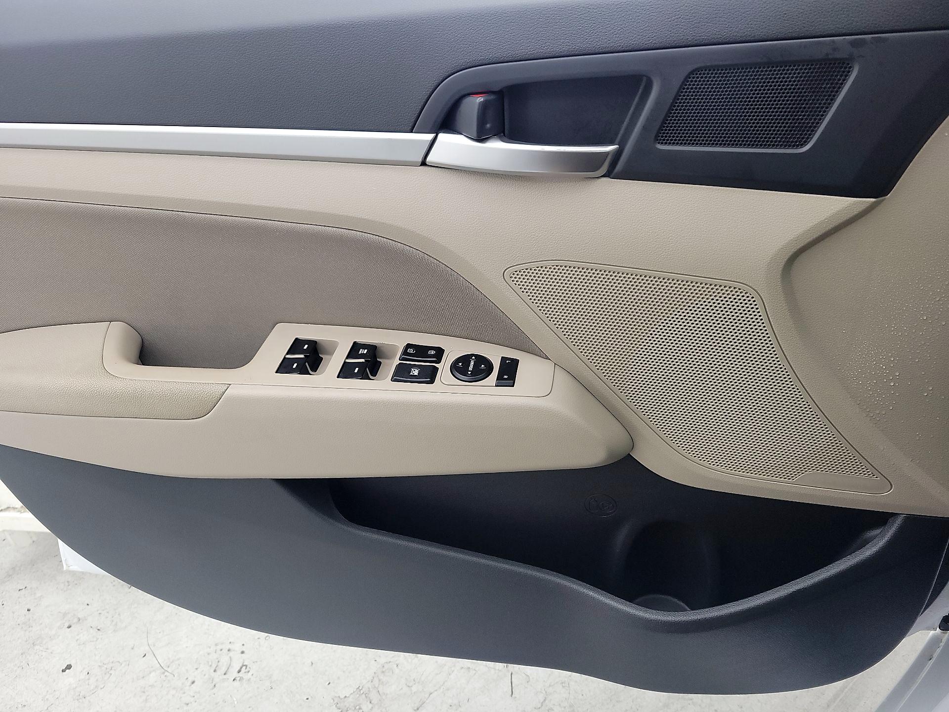 Thumbnail: 2020 Hyundai Elantra - 12
