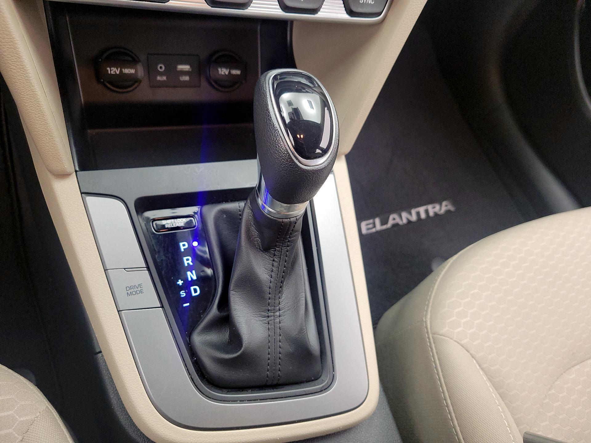 Thumbnail: 2020 Hyundai Elantra - 17