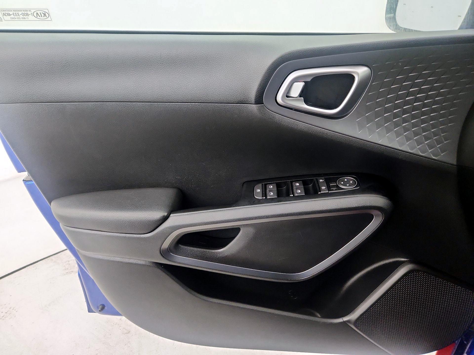 Thumbnail: 2020 Kia Soul - 12