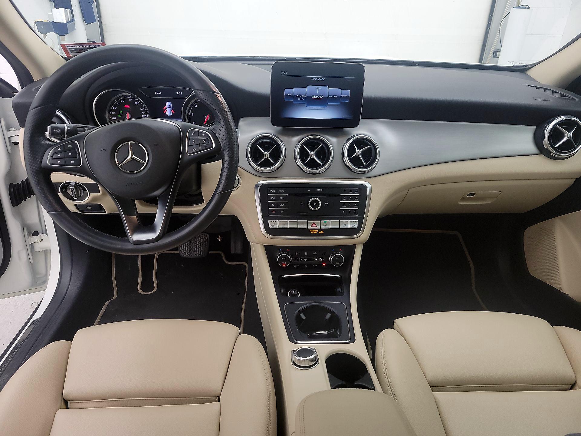 Thumbnail: 2019 Mercedes-Benz GLA - 9