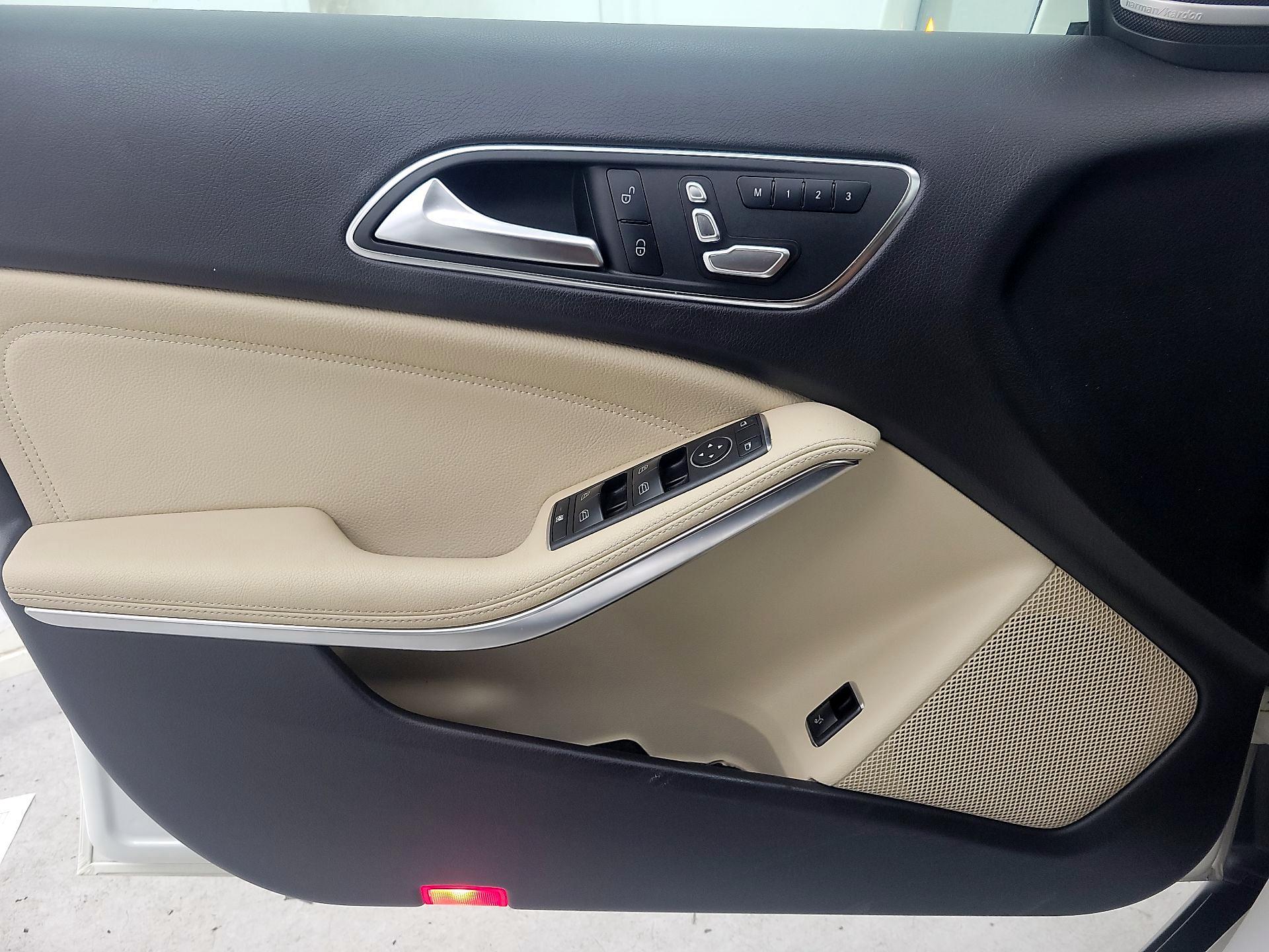 Thumbnail: 2019 Mercedes-Benz GLA - 12