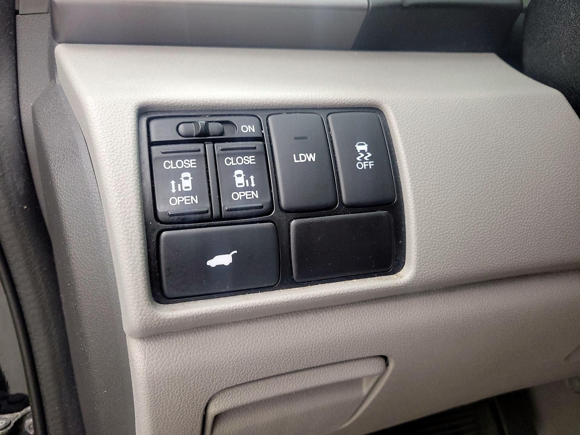 Thumbnail: 2015 Honda Odyssey - 13