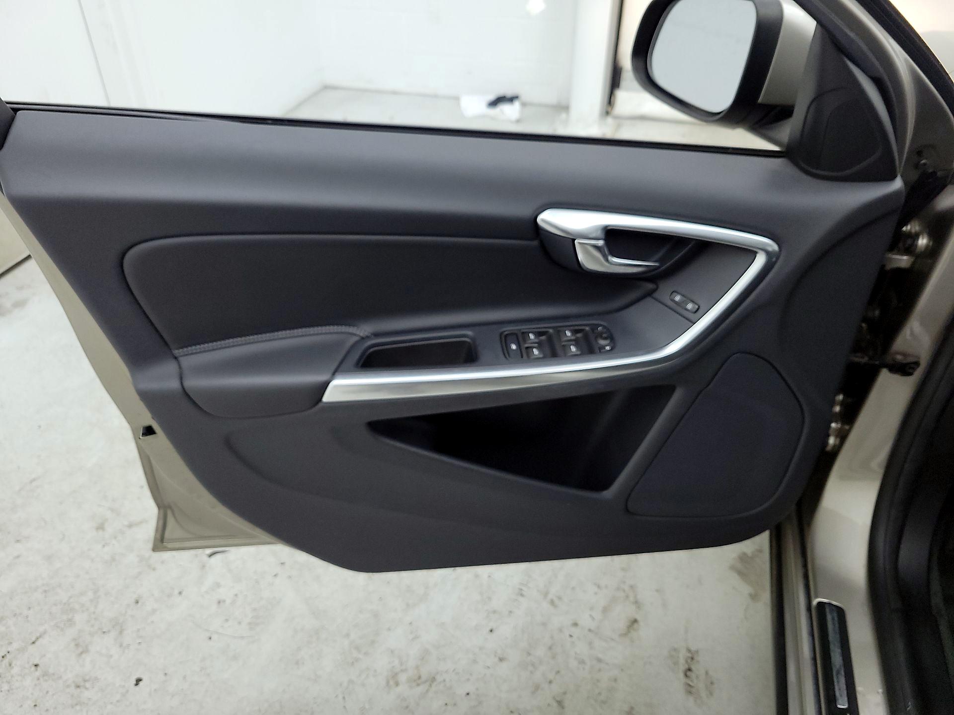 Thumbnail: 2015 Volvo S60 - 12