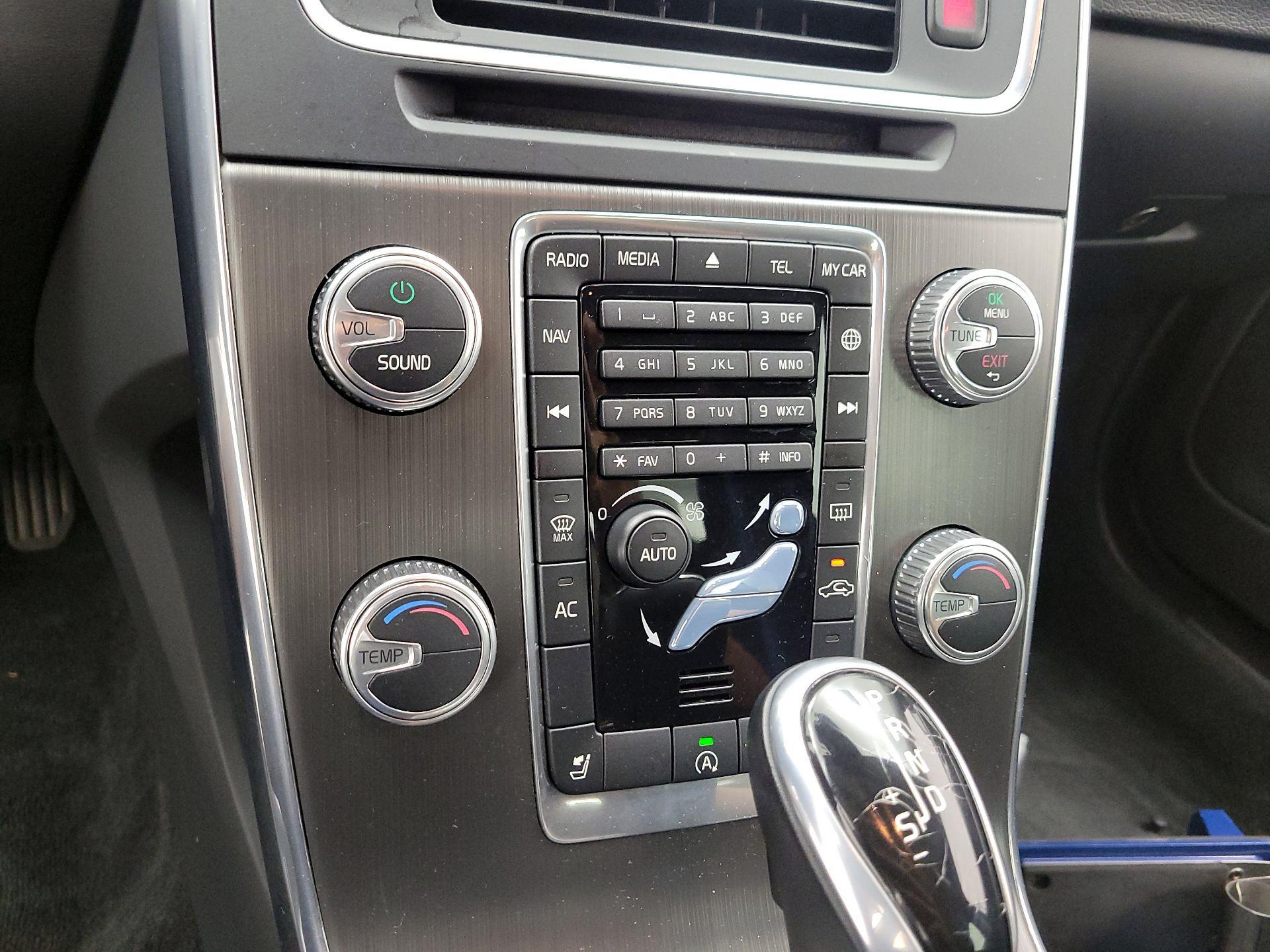 Thumbnail: 2015 Volvo S60 - 15