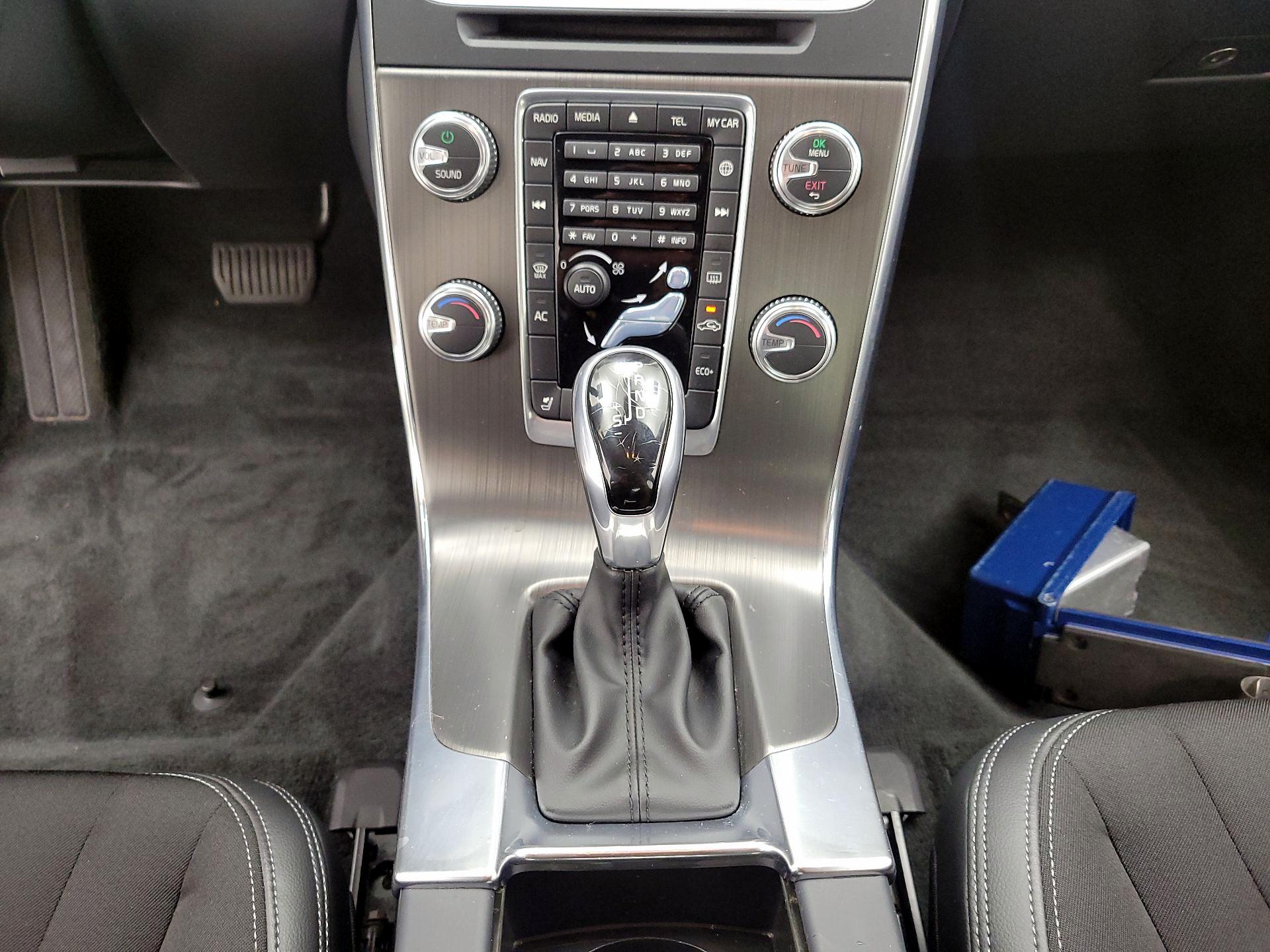 Thumbnail: 2015 Volvo S60 - 16