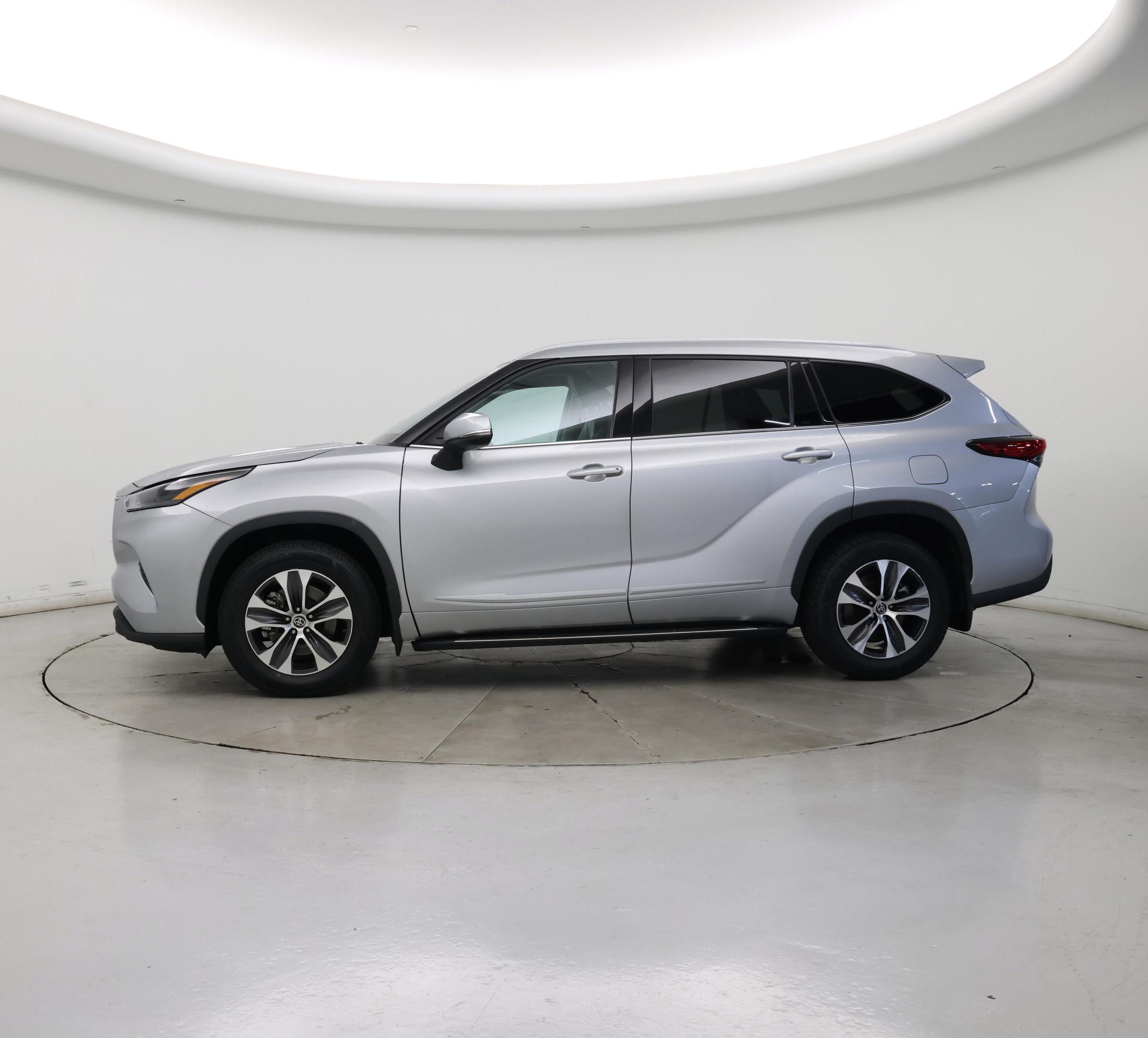 Thumbnail: 2022 Toyota Highlander - 3
