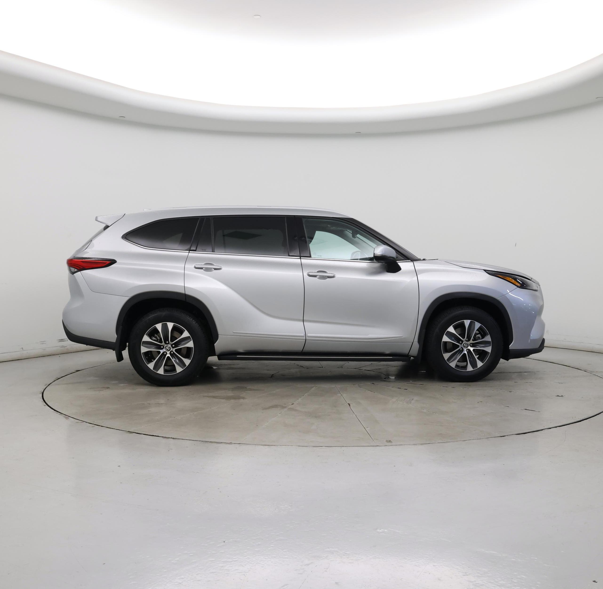 Thumbnail: 2022 Toyota Highlander - 7