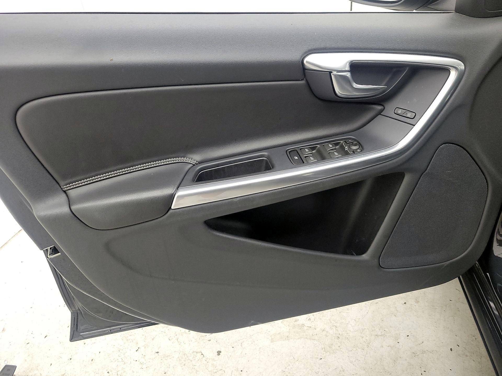 Thumbnail: 2015 Volvo S60 - 12
