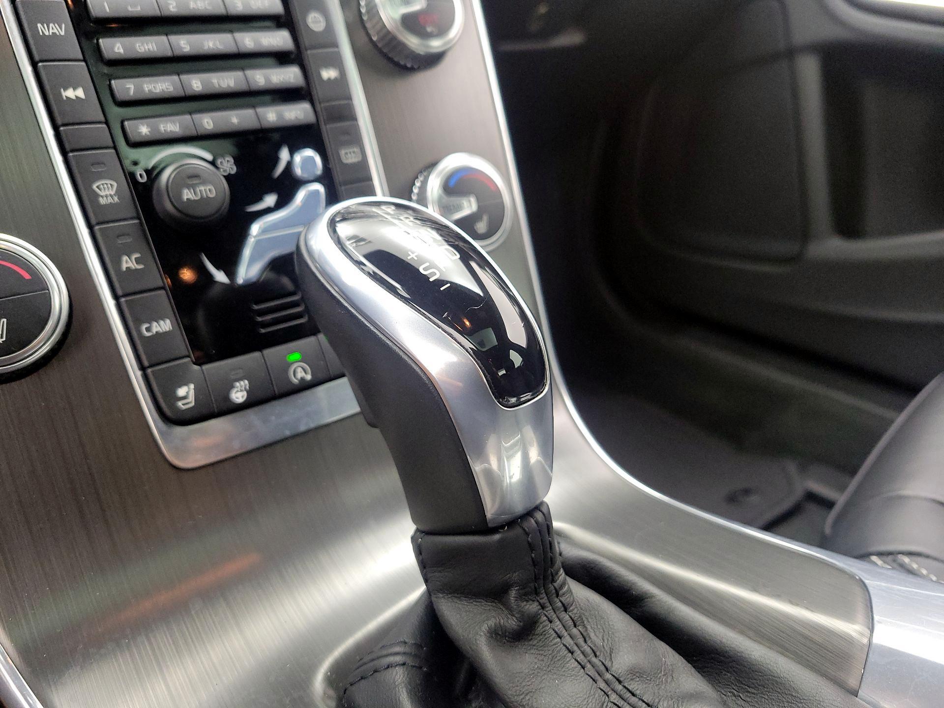 Thumbnail: 2015 Volvo S60 - 16