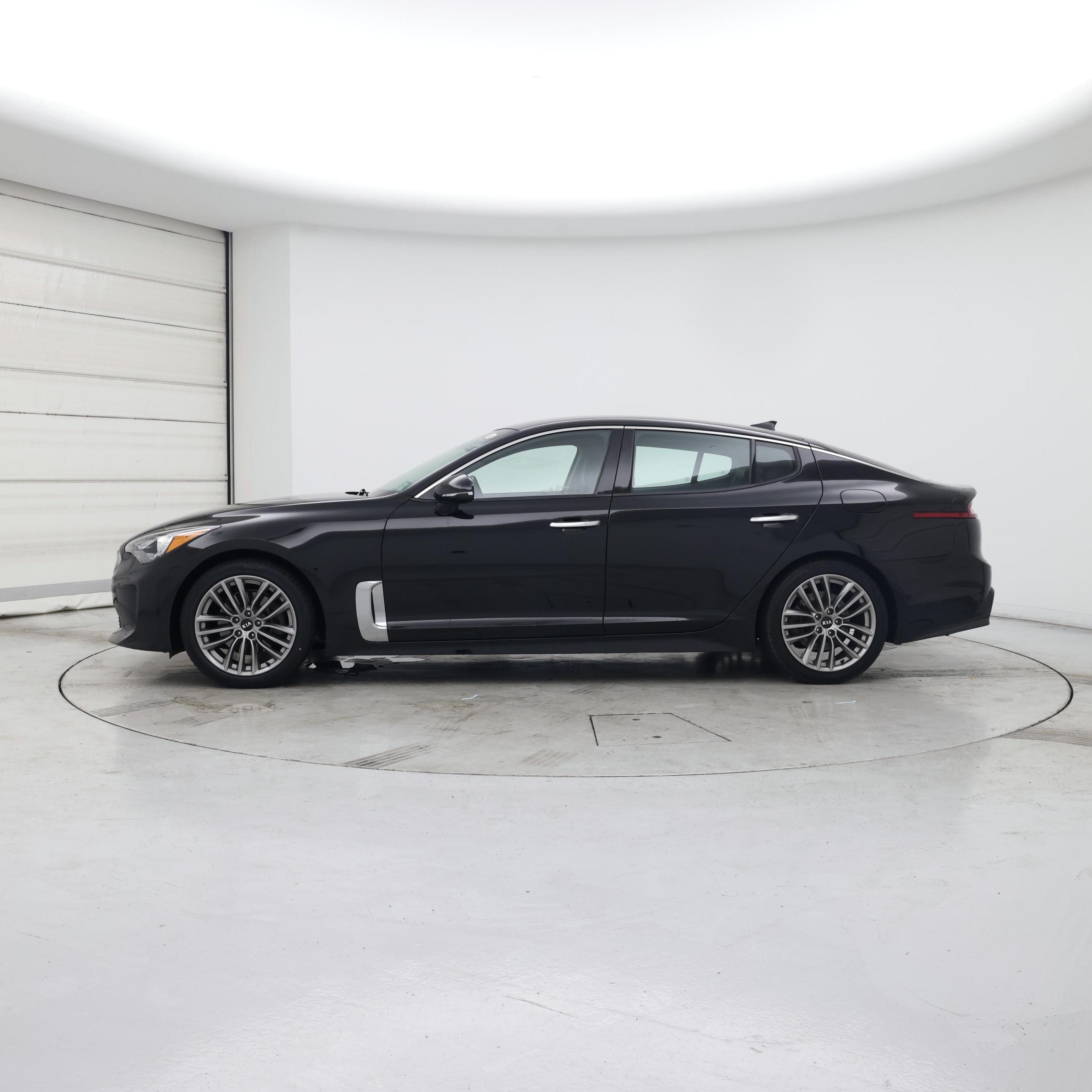 Thumbnail: 2018 Kia Stinger - 3