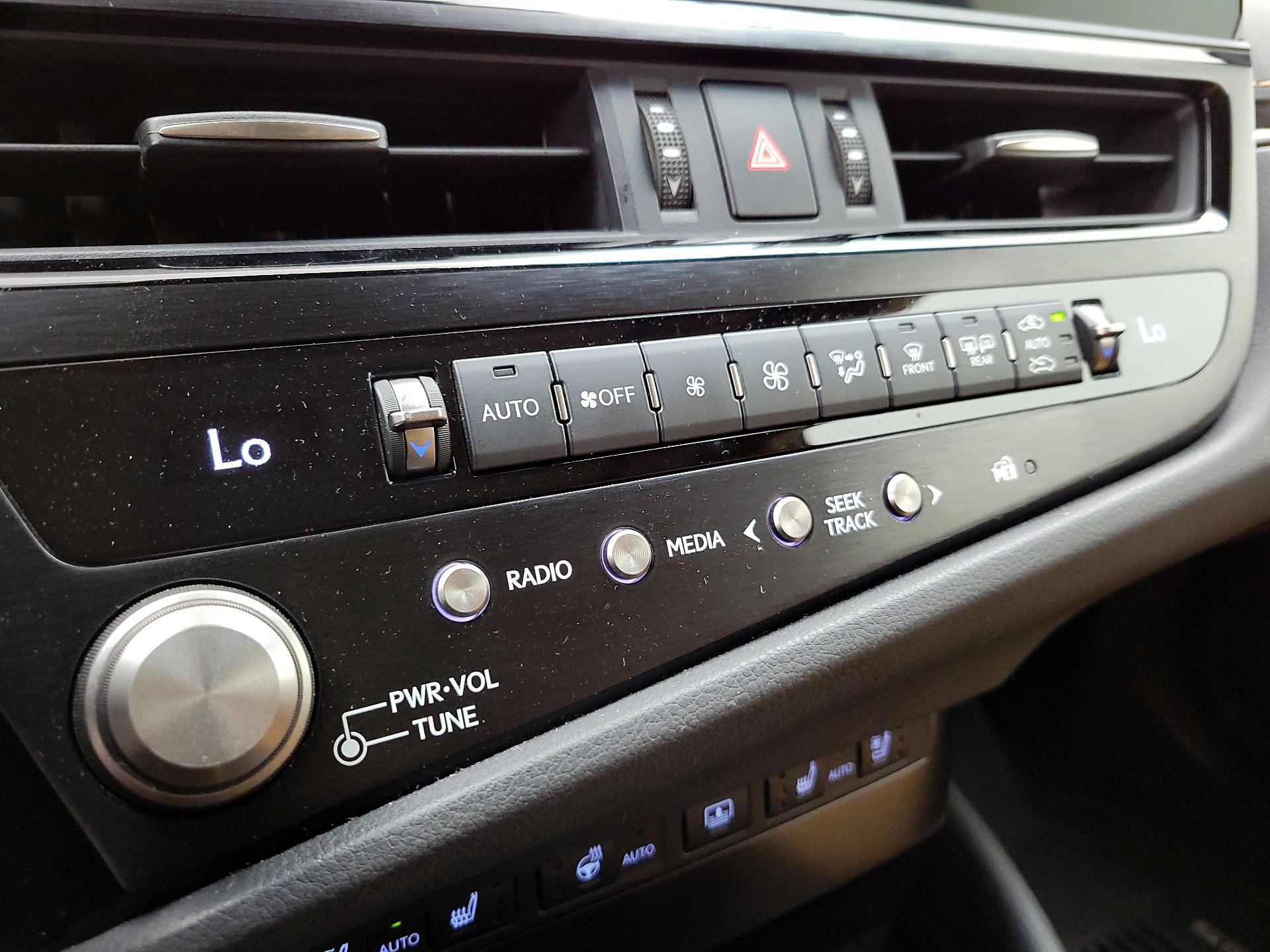 Thumbnail: 2023 Lexus ES - 17