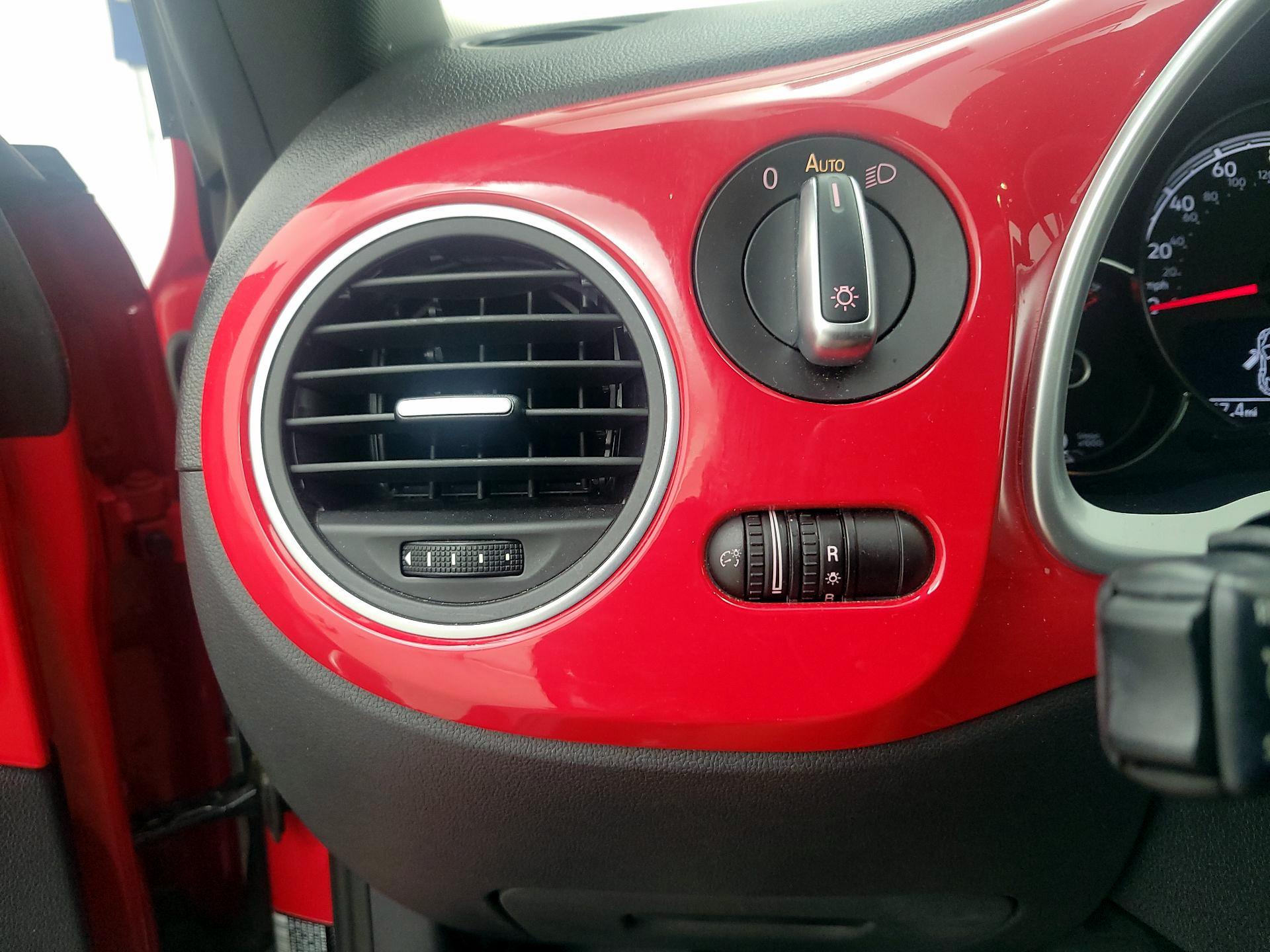 Thumbnail: 2017 Volkswagen Beetle - 13