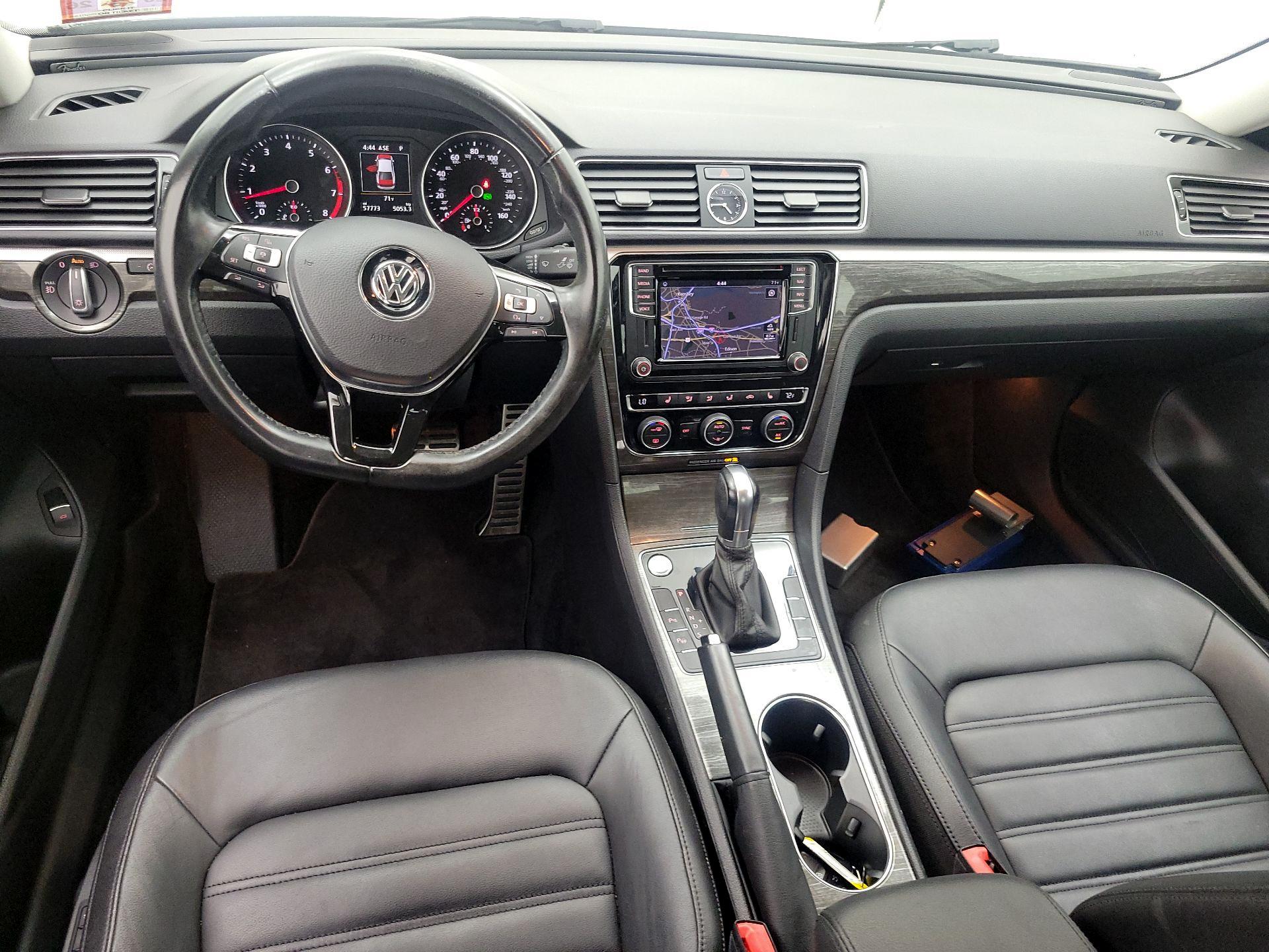 Thumbnail: 2017 Volkswagen Passat - 9