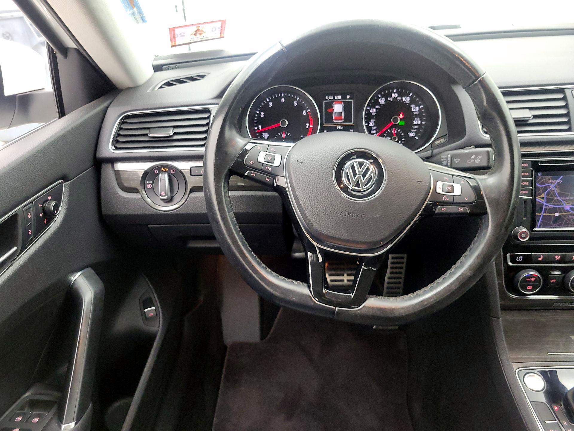 Thumbnail: 2017 Volkswagen Passat - 10