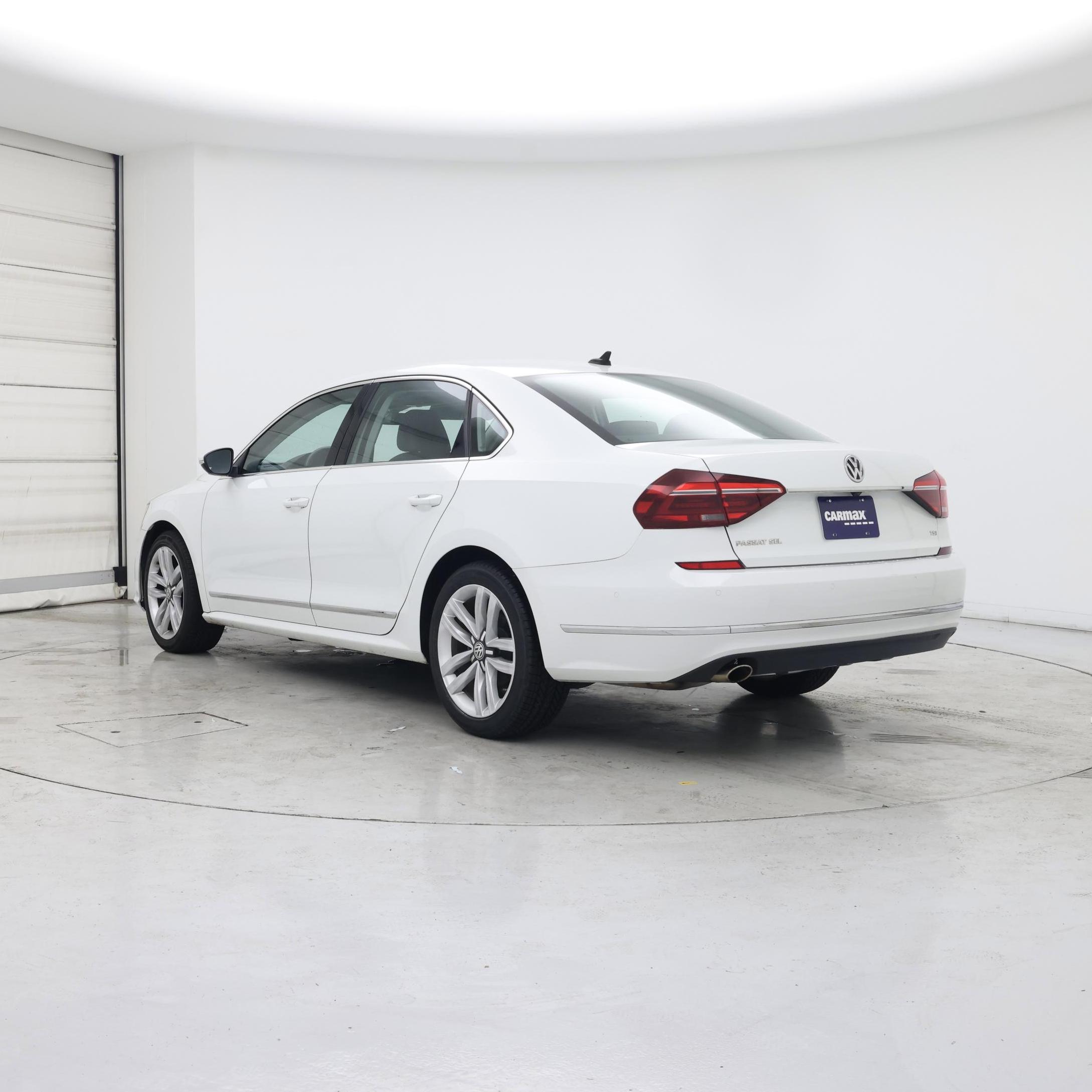 Thumbnail: 2017 Volkswagen Passat - 2