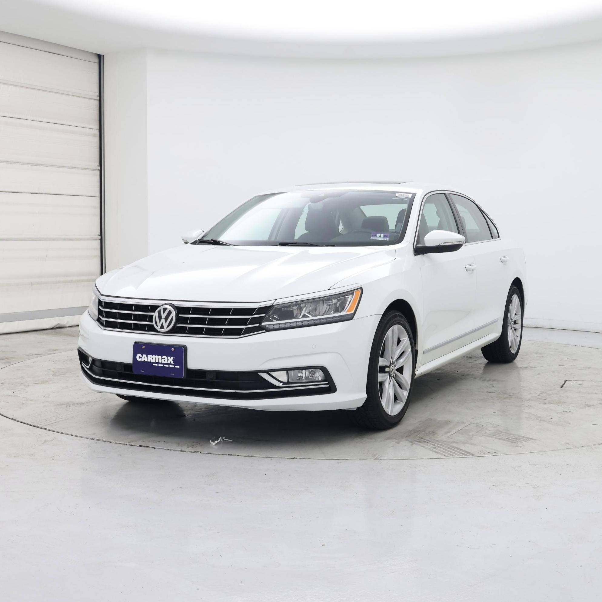 Thumbnail: 2017 Volkswagen Passat - 4