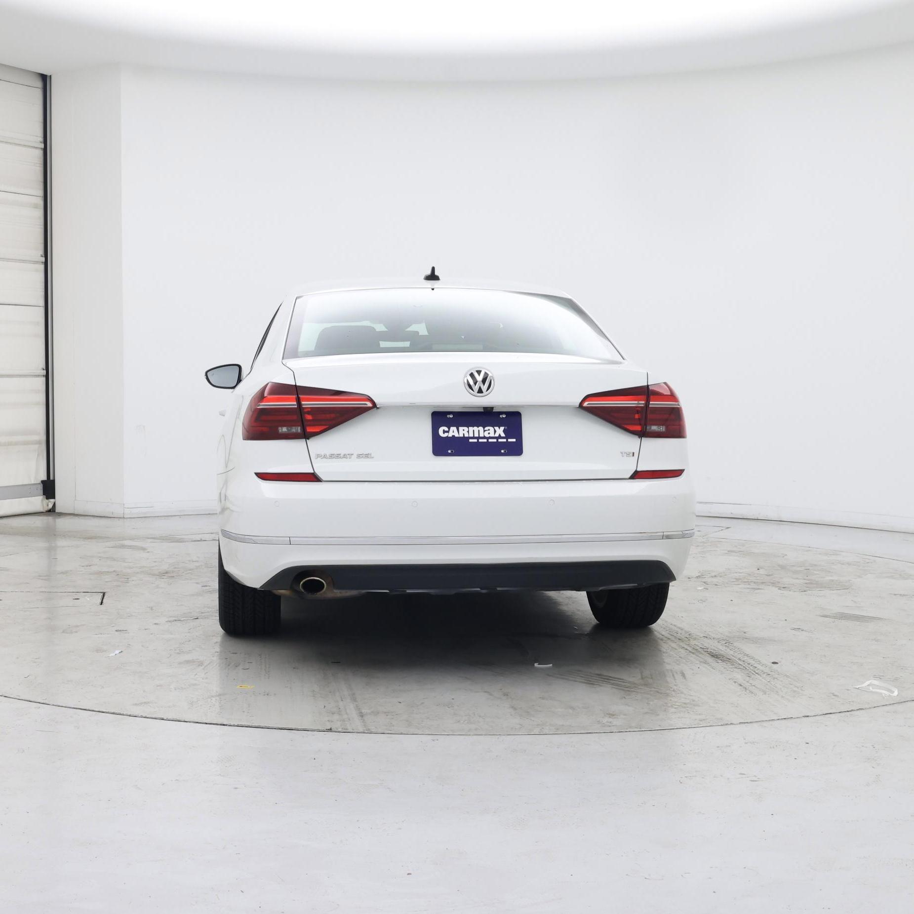 Thumbnail: 2017 Volkswagen Passat - 6