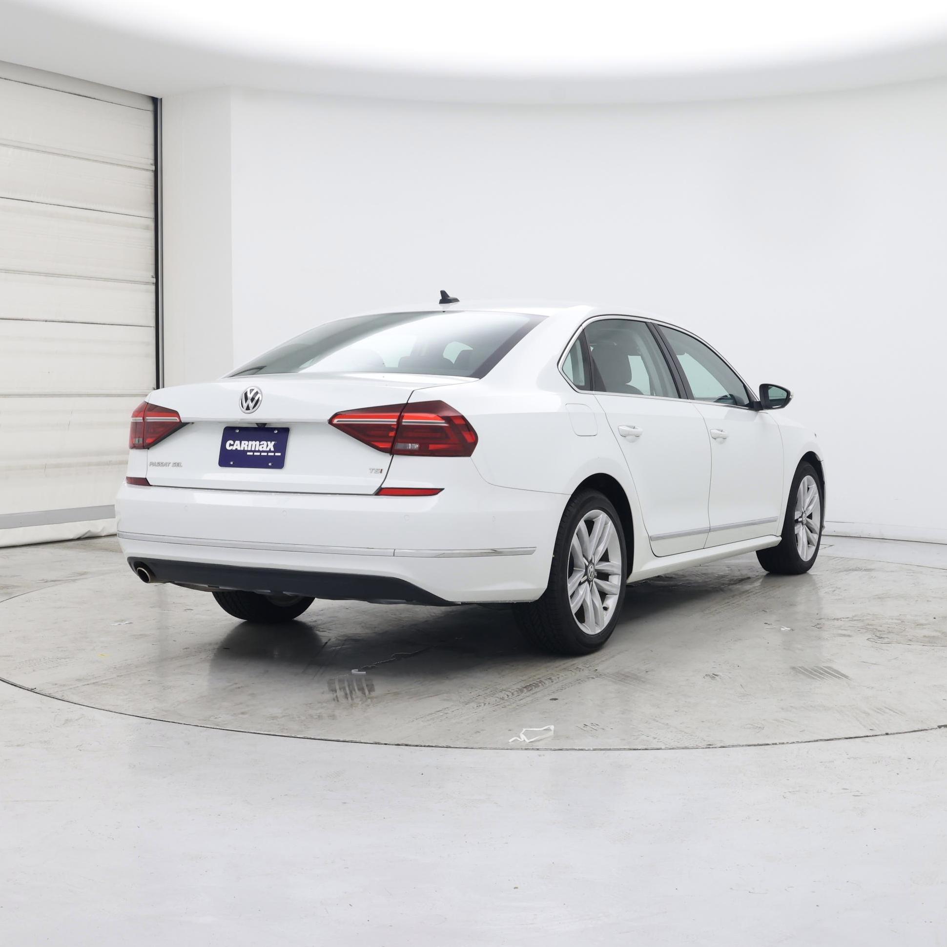 Thumbnail: 2017 Volkswagen Passat - 8