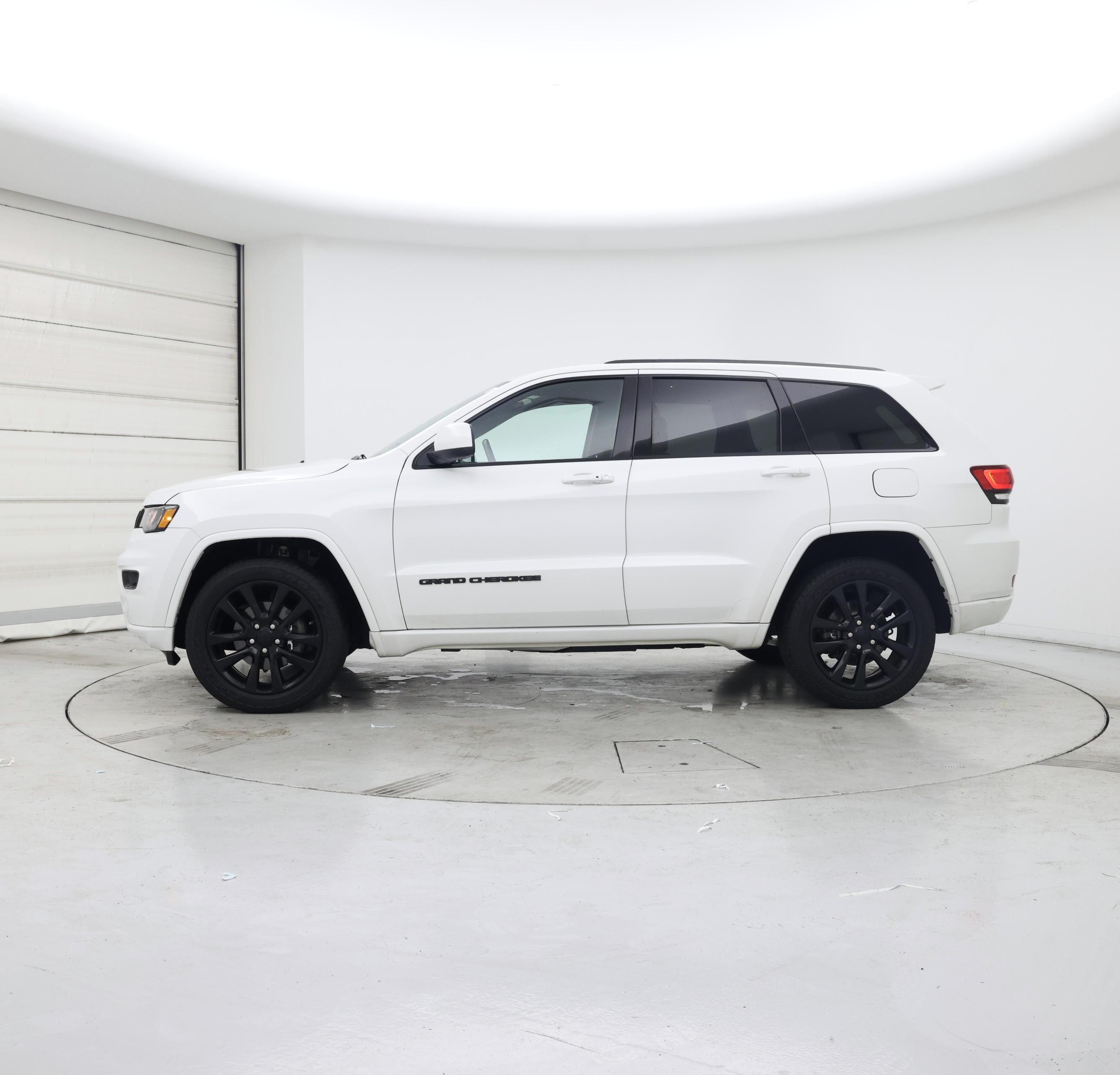 Thumbnail: 2018 Jeep Grand Cherokee - 3