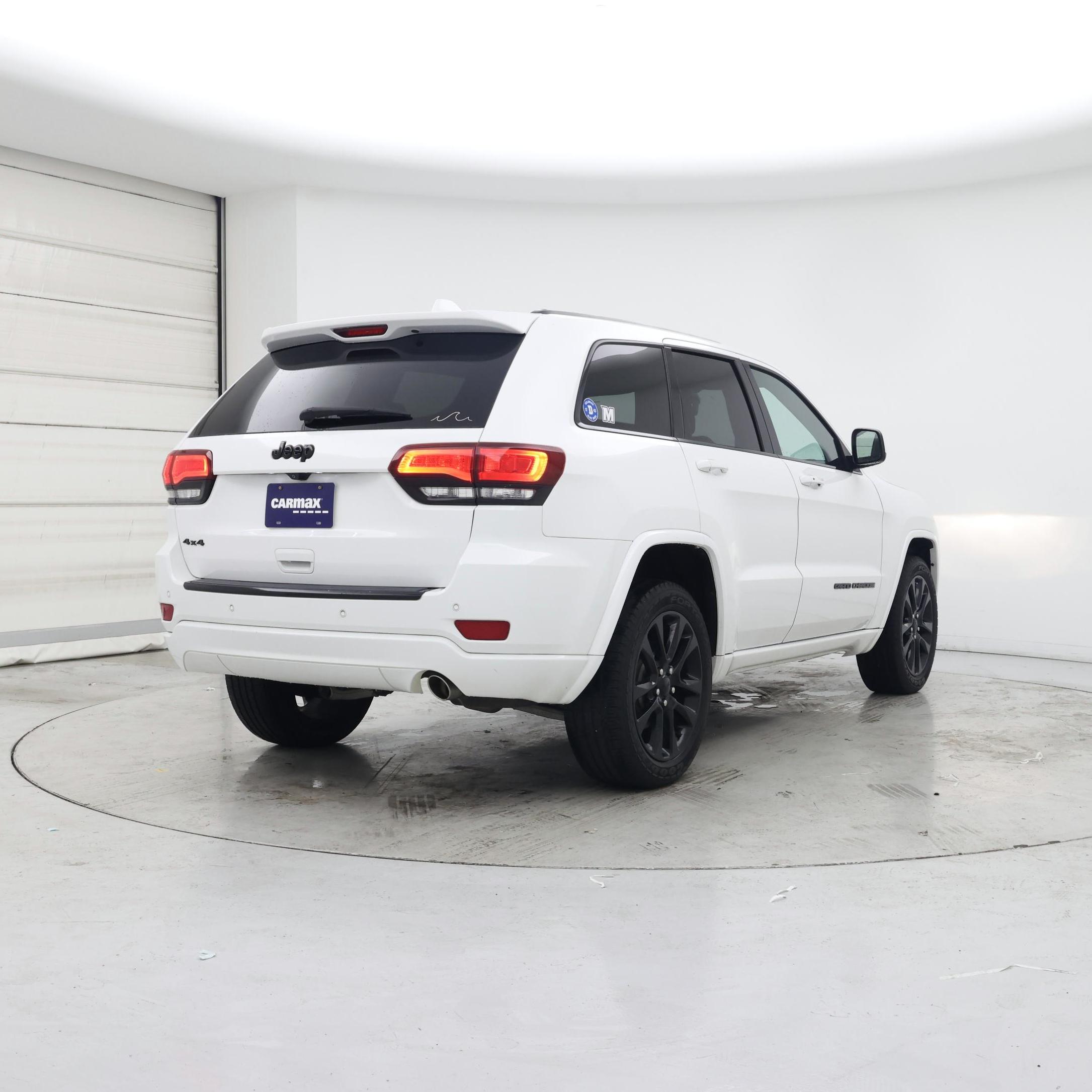 Thumbnail: 2018 Jeep Grand Cherokee - 8