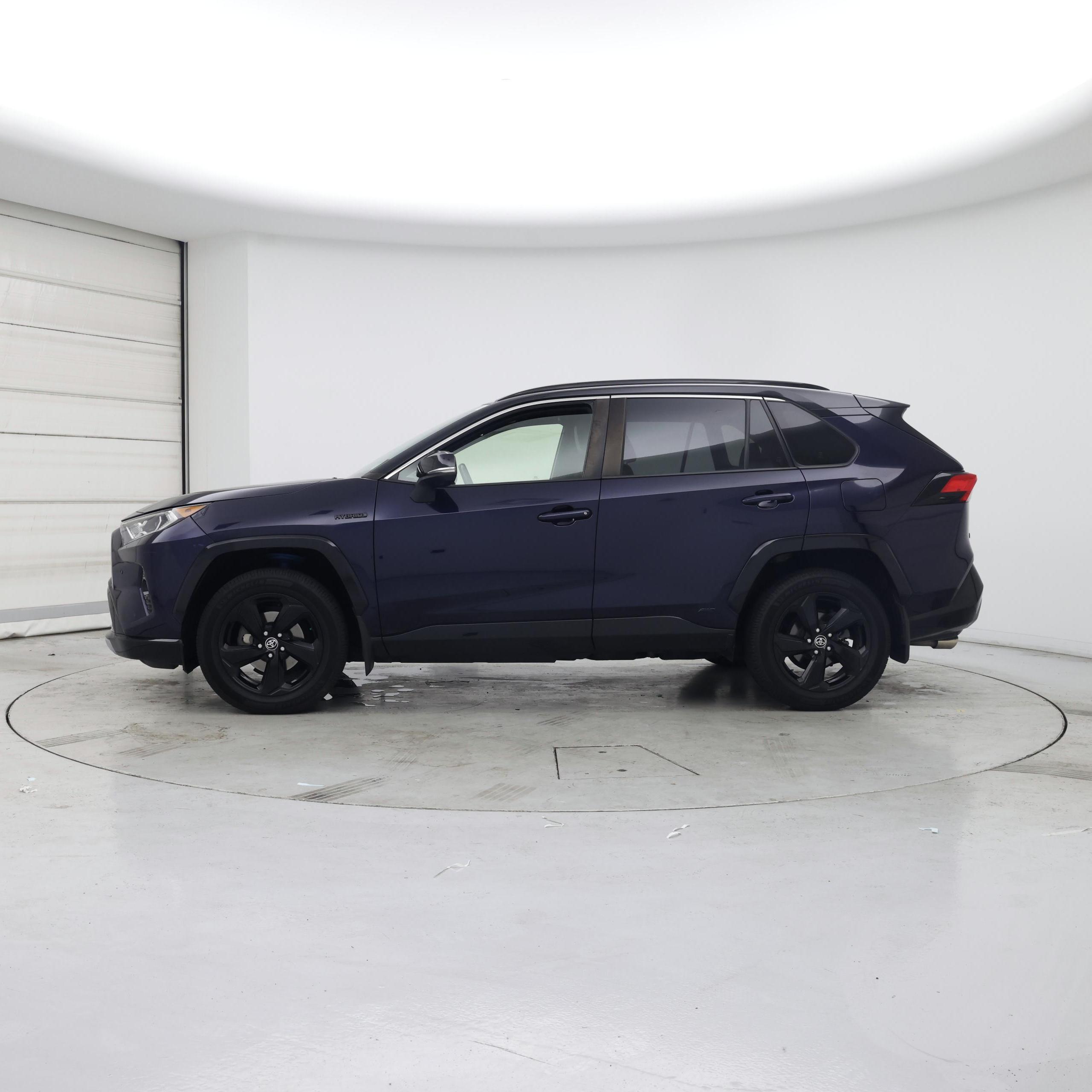 Thumbnail: 2021 Toyota RAV4 - 3