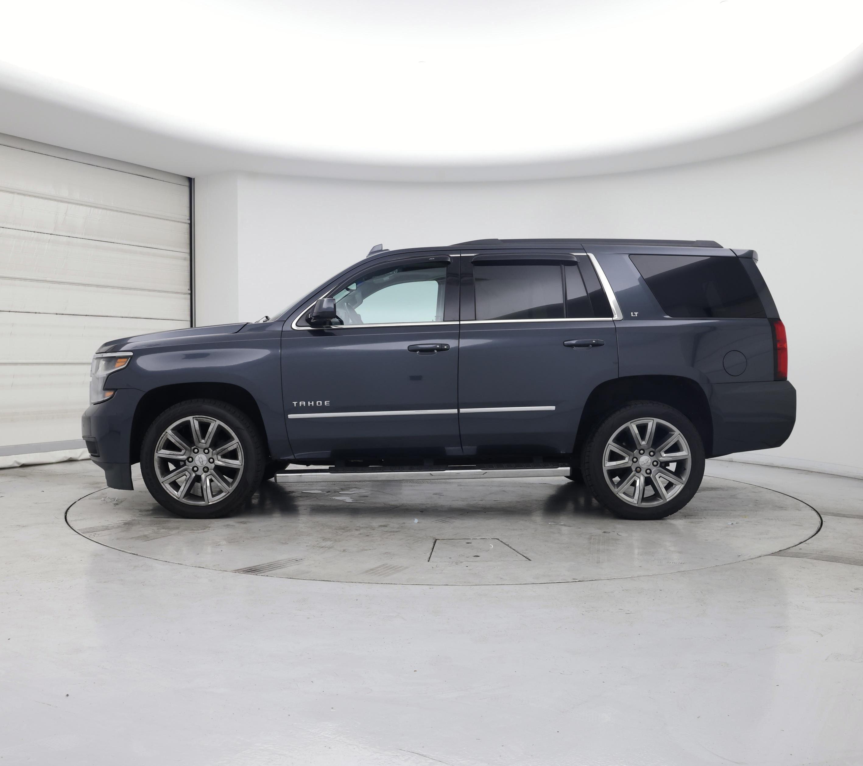 Thumbnail: 2019 Chevrolet Tahoe - 3