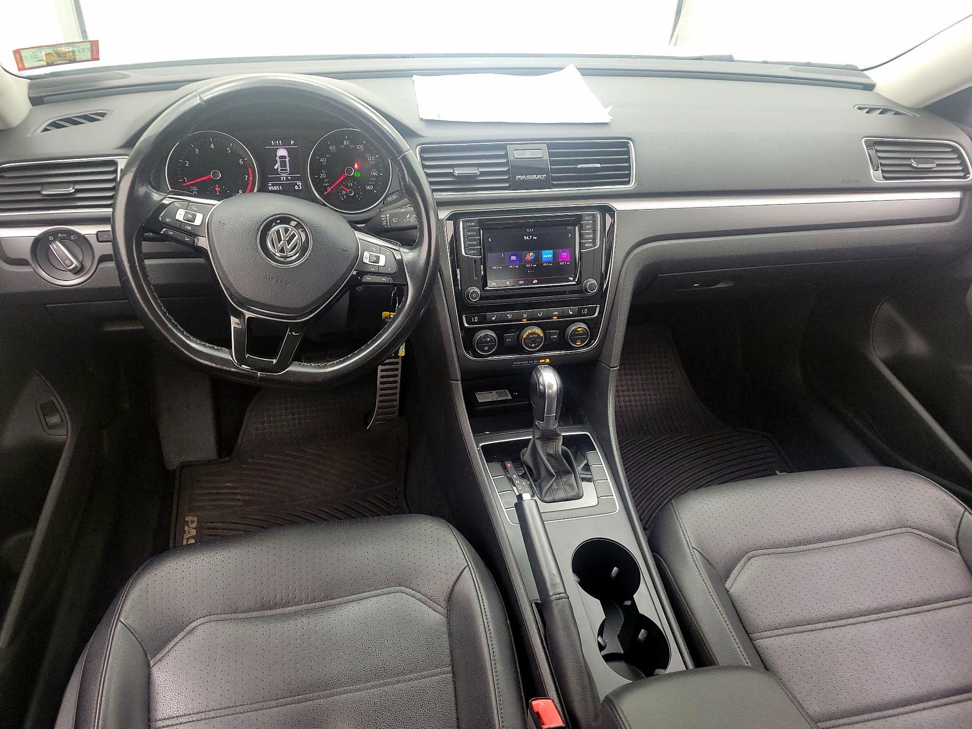 Thumbnail: 2018 Volkswagen Passat - 9