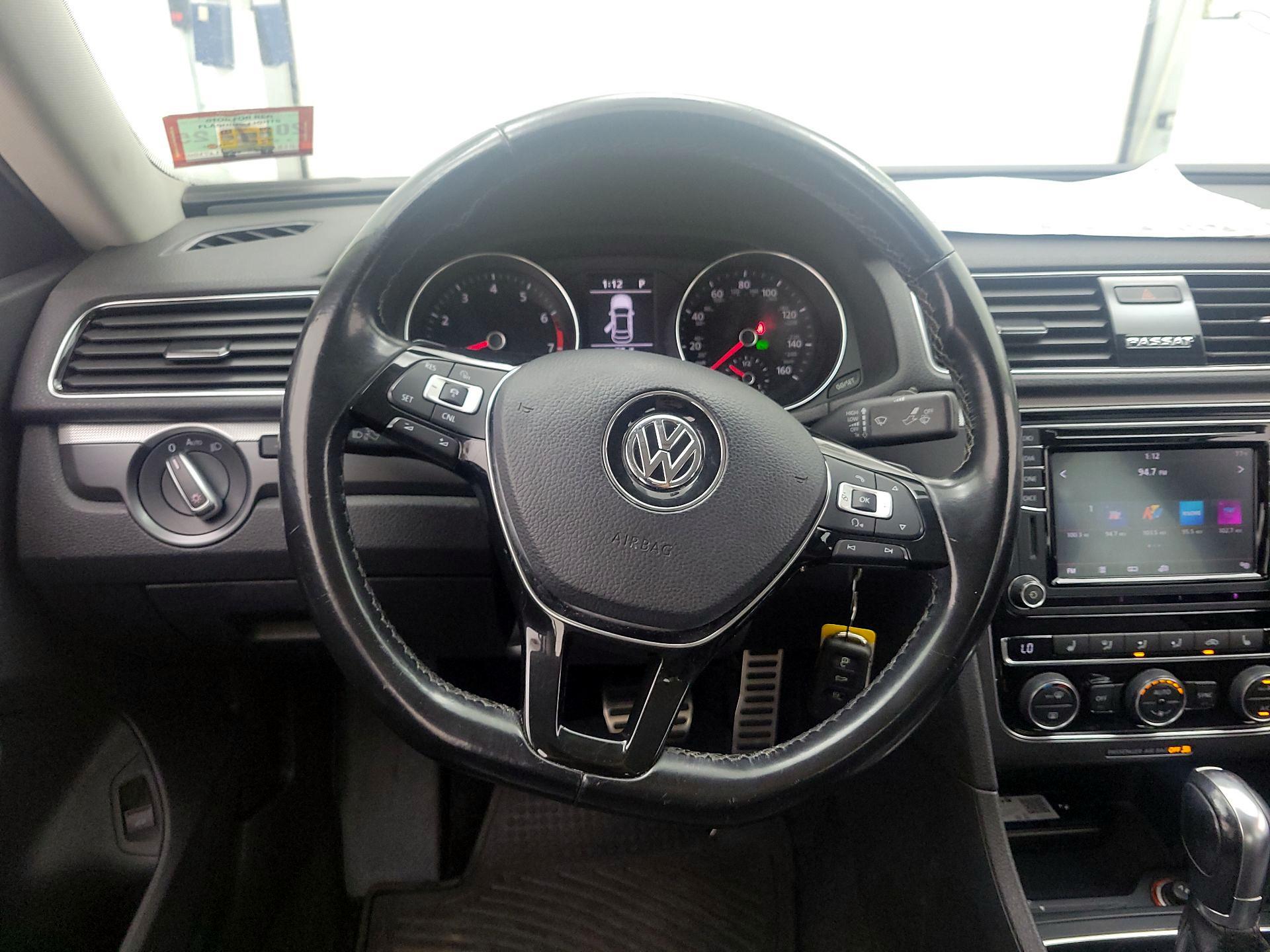 Thumbnail: 2018 Volkswagen Passat - 10